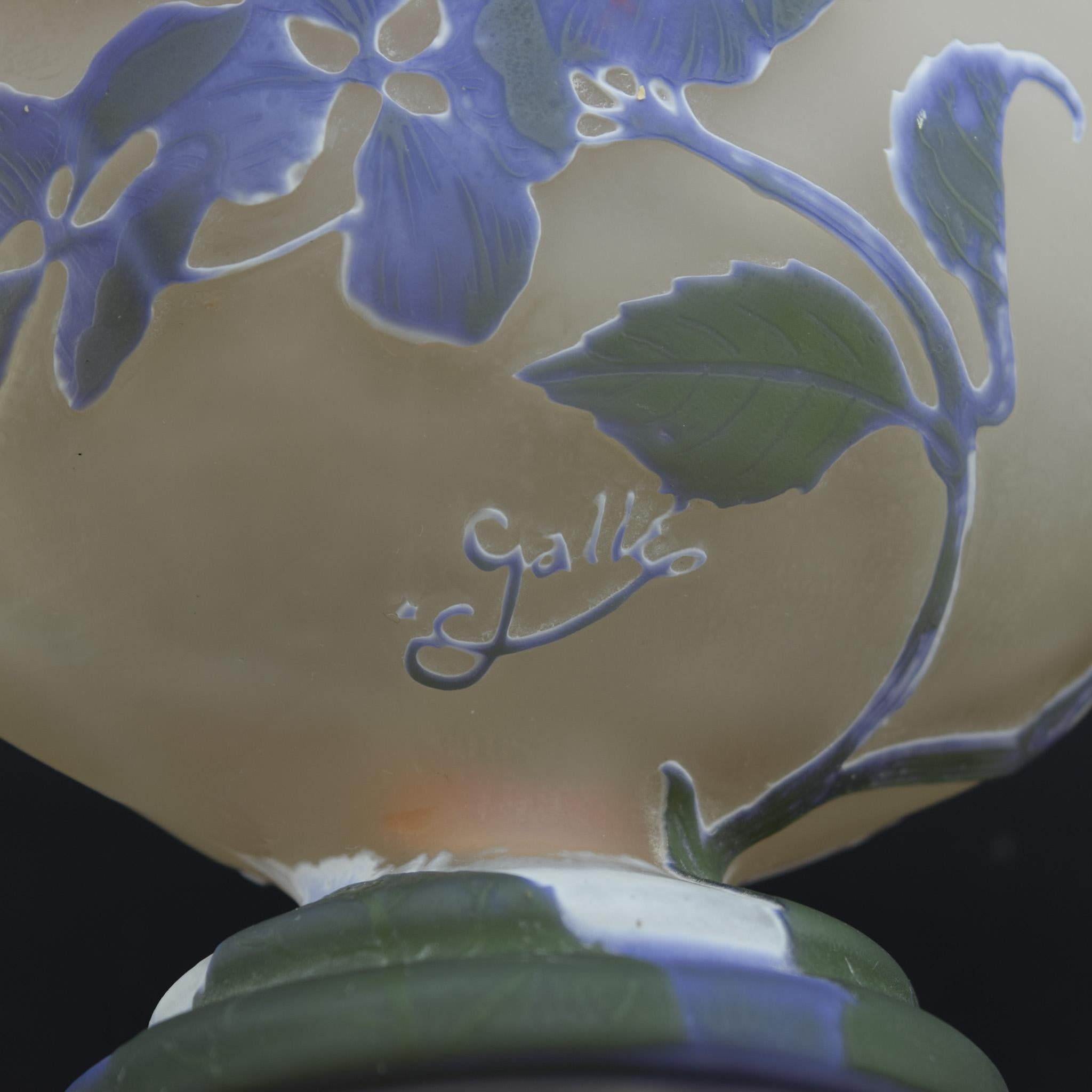 Vaso per ortensie in vetro cammeo Galle in vendita 3