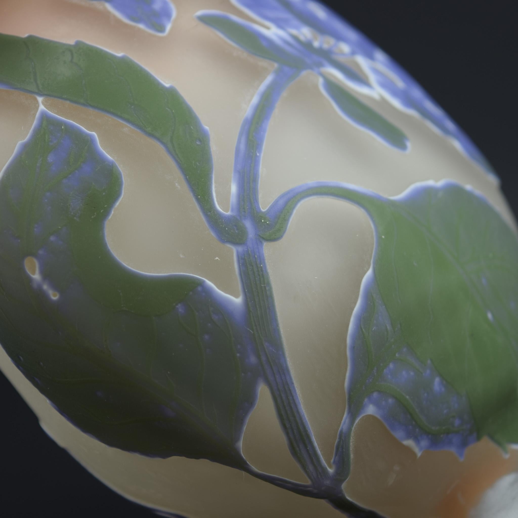 Vaso per ortensie in vetro cammeo Galle in vendita 2
