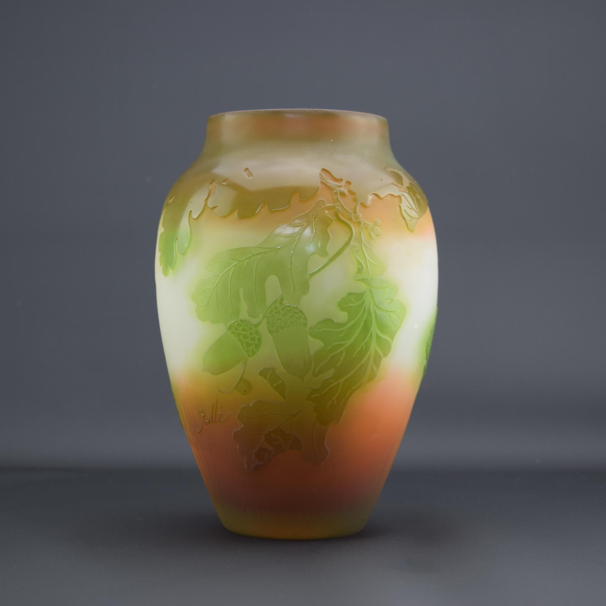 Vaso con foglie di quercia e ghiande in vetro cammeo di Galle, anni Venti del XIX secolo in vendita 2