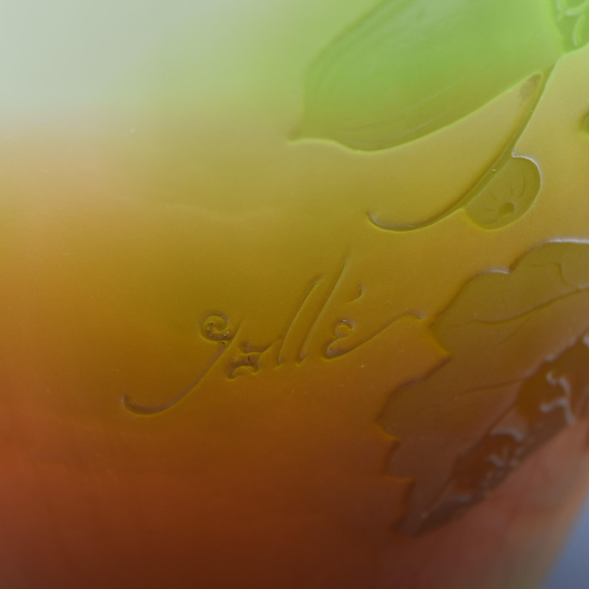 Vaso con foglie di quercia e ghiande in vetro cammeo di Galle, anni Venti del XIX secolo in vendita 1