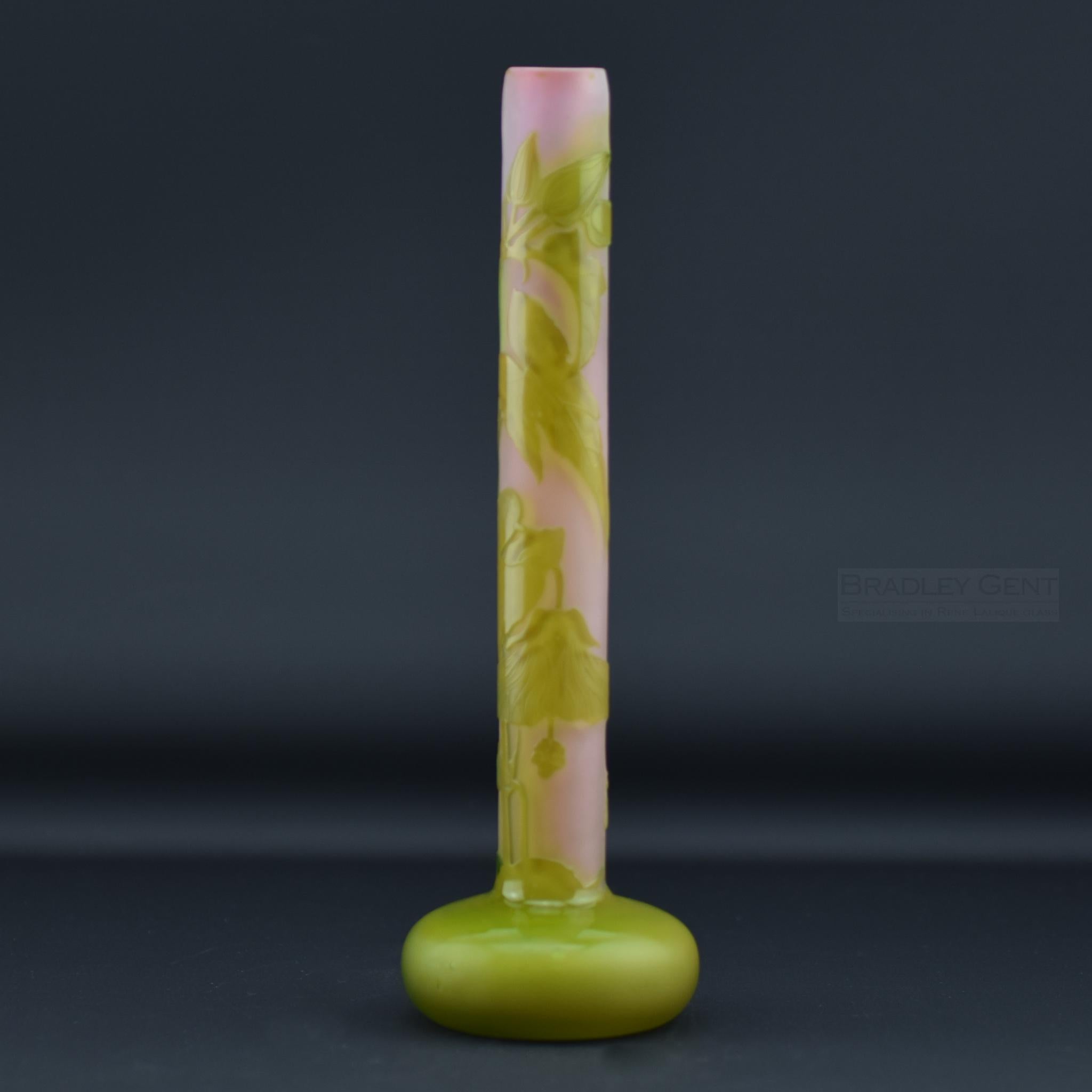 Art nouveau Vase à bâtonnets en verre camée de Galle C1900 en vente