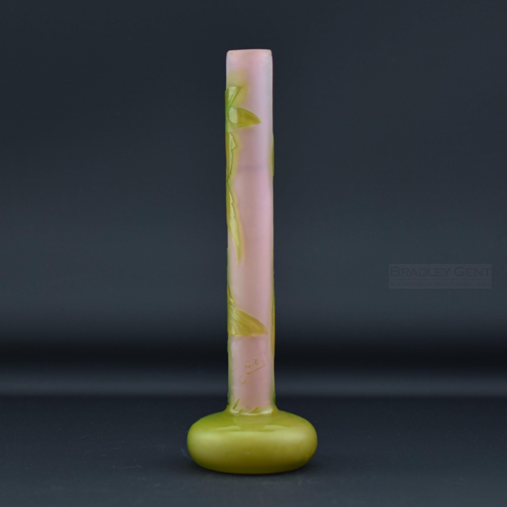 Vase à bâtonnets en verre camée de Galle C1900 Bon état - En vente à Devon, GB