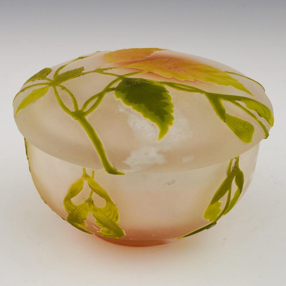 Galle Cameo Glass Trinket Box With Ash Leaves and Seed Pods c1905 In Good Condition In Forest Row, East Sussex