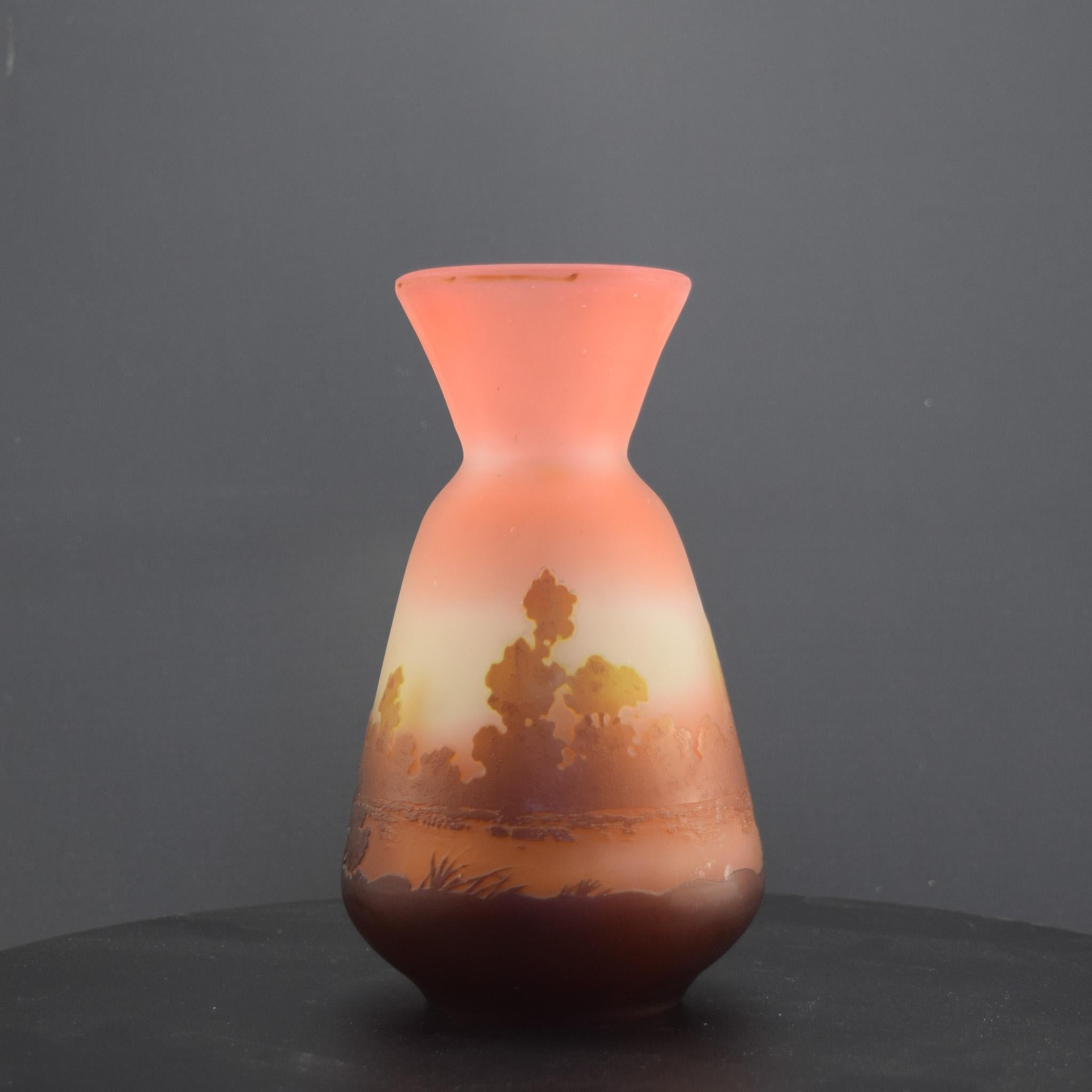 Galle Cameo glass vase brown & peach landscape design C1905 In Good Condition For Sale In Devon, GB