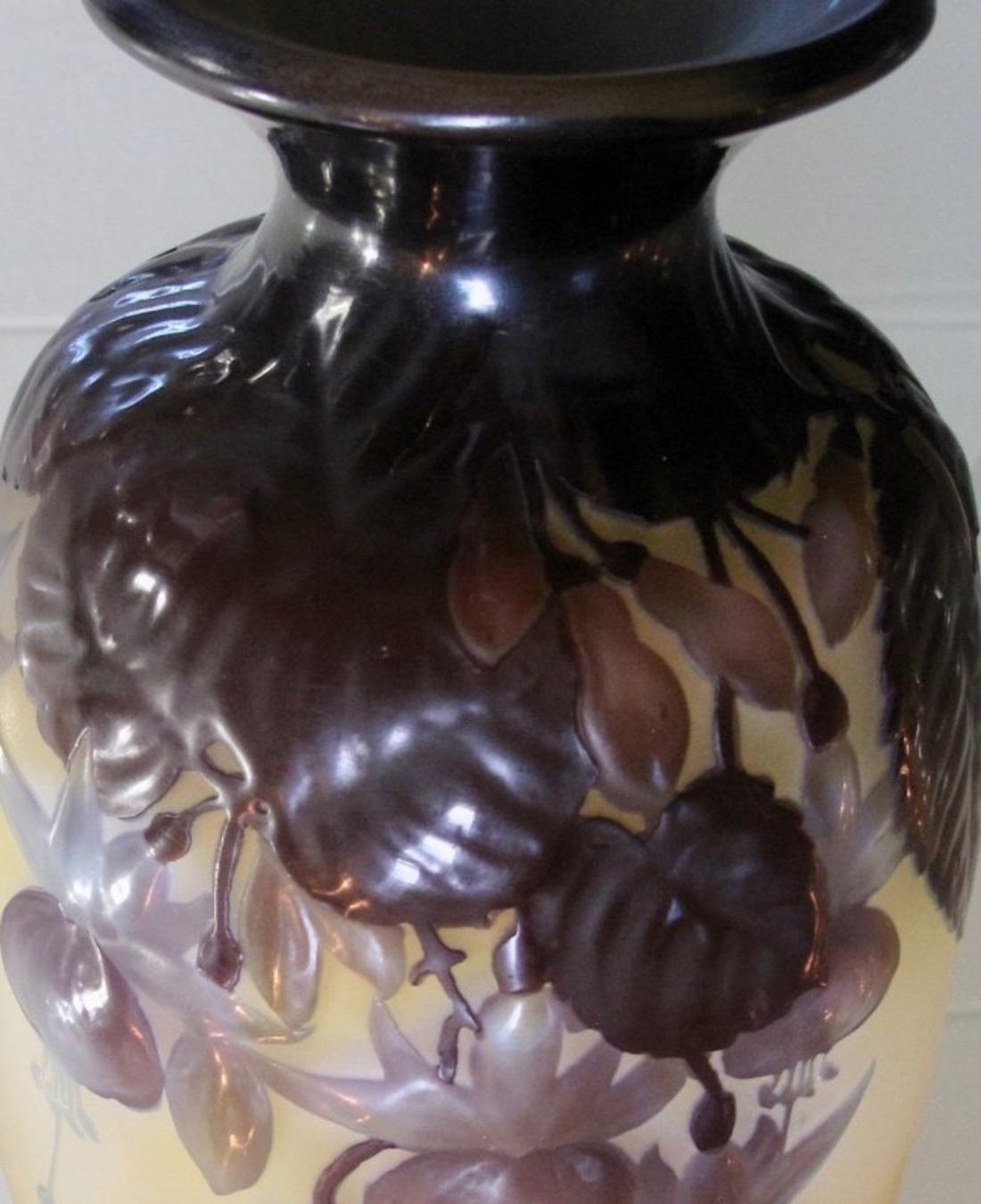 Galle Cameo Glass Vase Mould-Blown 'Soufflé-Moulé' In Good Condition In West Palm Beach, FL