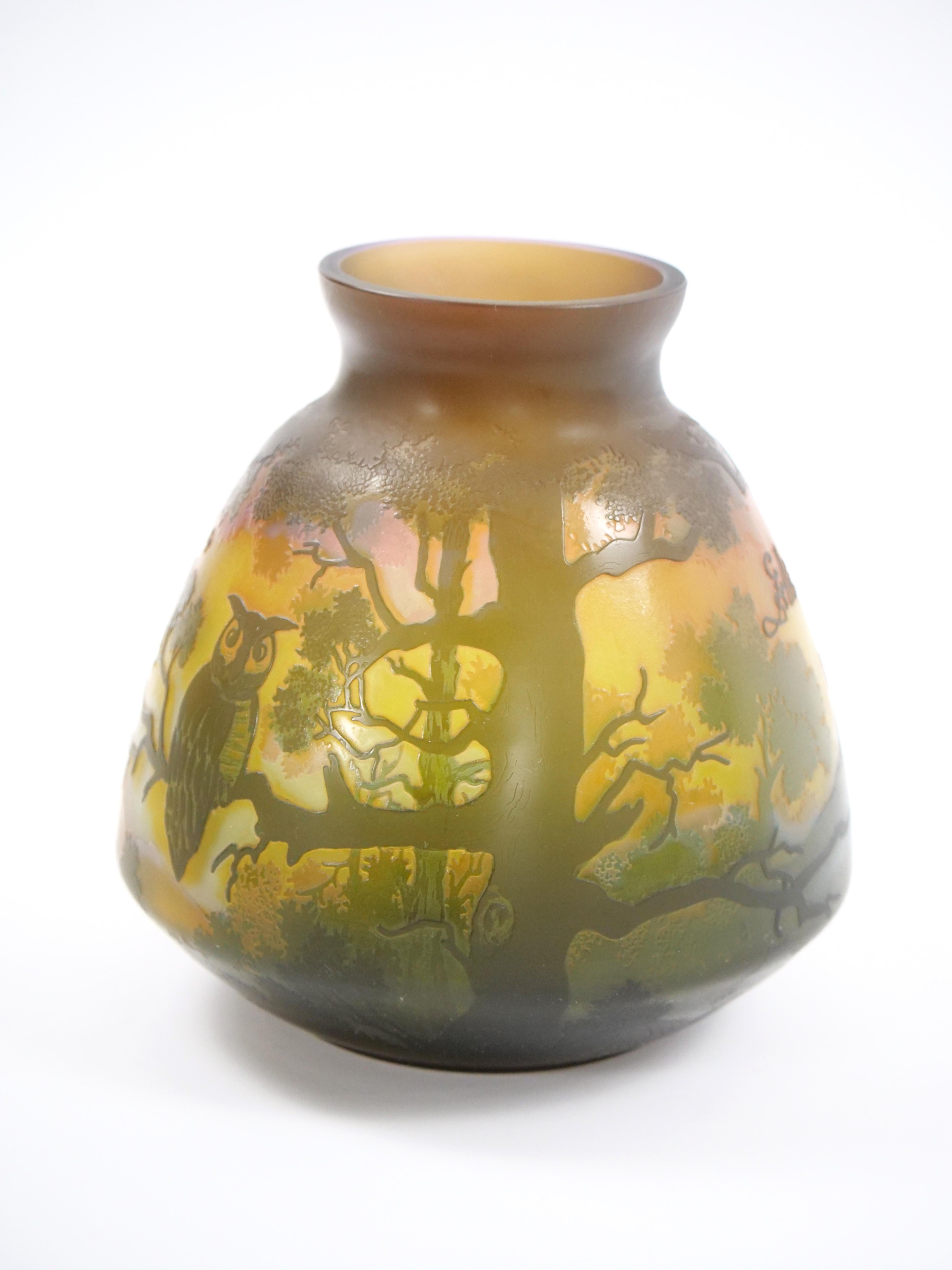 Galle Cameo Glass Vase with Perched Owls For Sale 2