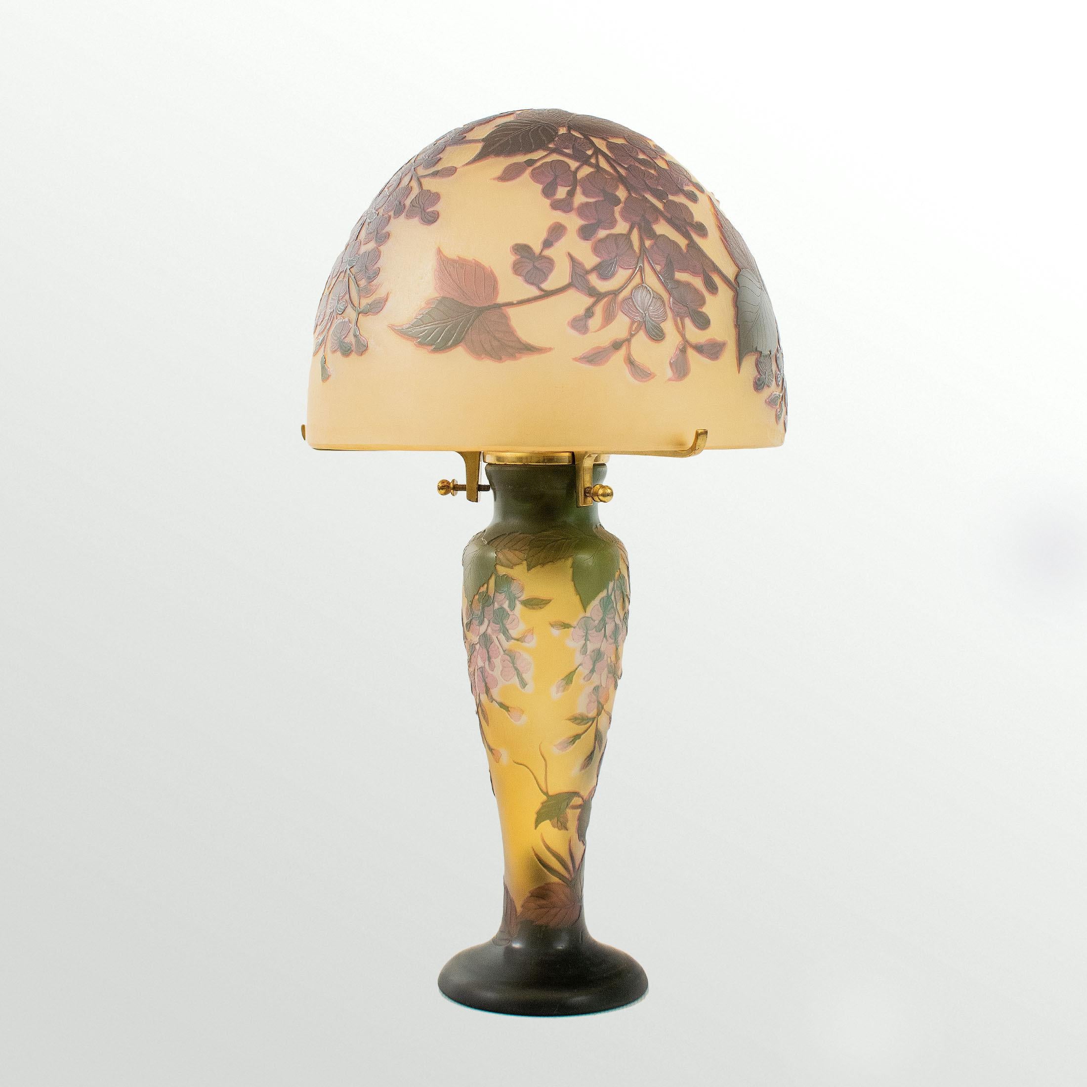 French GALLÉ Tip - Elegant Art Nouveau mushroom lamp in acid-etched glass.