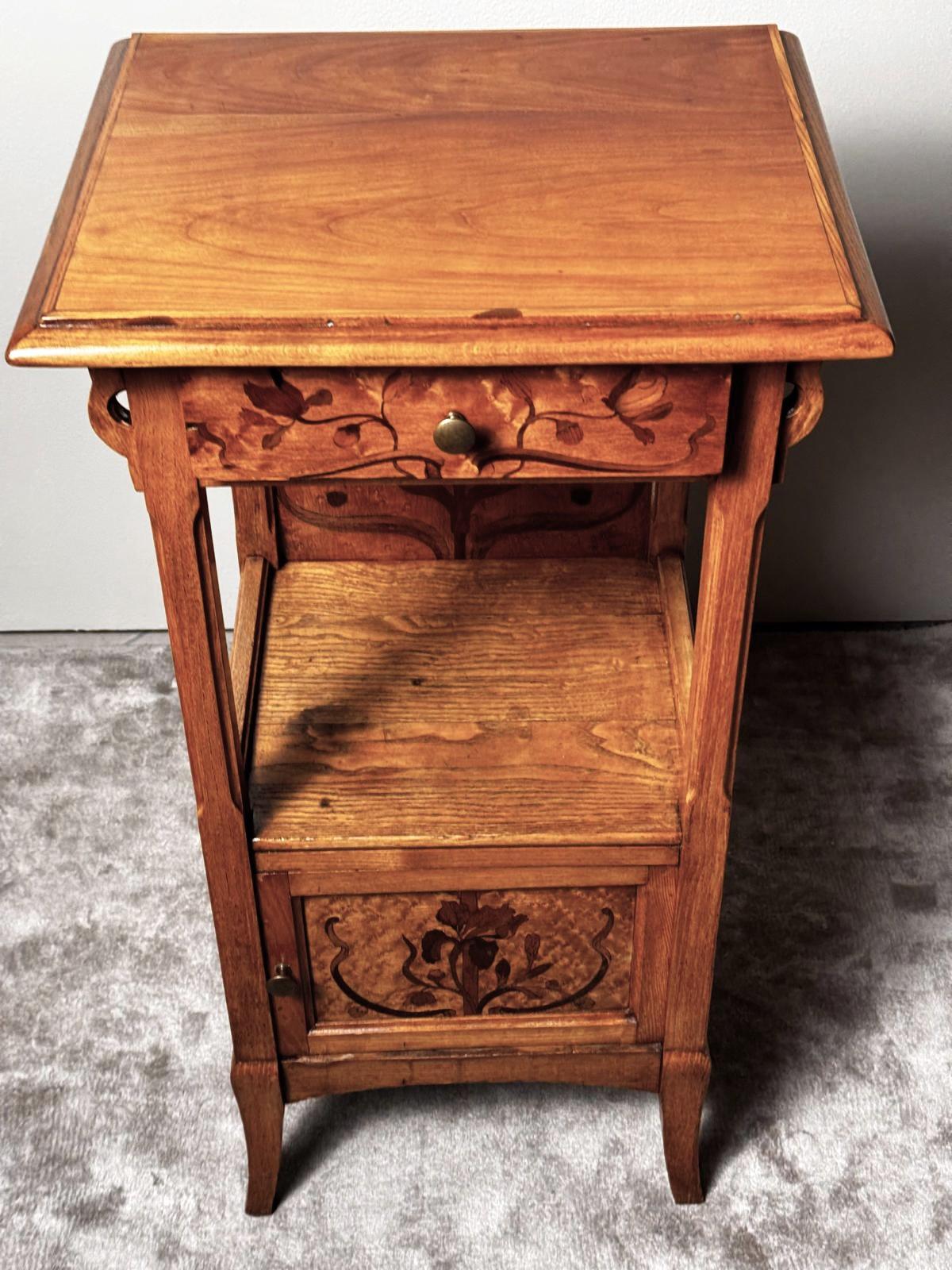 Gallé Émile French Art Nouveau Nightstand In Good Condition For Sale In Prato, Tuscany