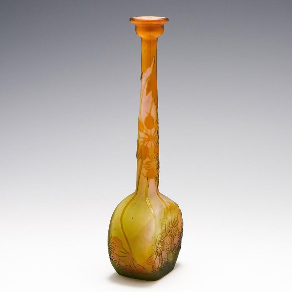 Art nouveau Vase solifleur en camée Galle à quatre couleurs avec têtes de graines de lierre, vers 1910 en vente