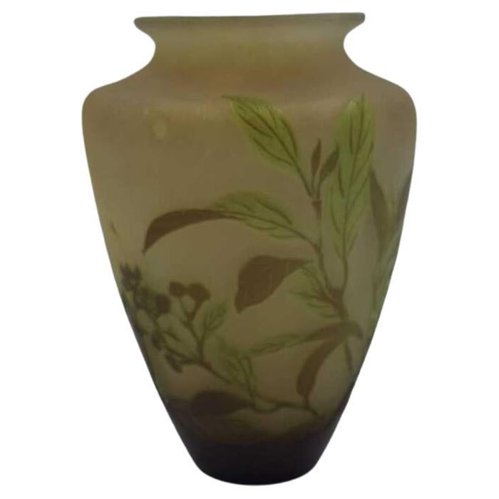Galle Art Nouveau in vetro
Circa 1910, origine francese
Artista Emile Galle, stile Art Nouveau
Motivo: fiori e foglie
Ottime condizioni e non restaurato
Émile Gallé (Nancy, 8 maggio 1846 - Nancy, 23 settembre 1904) è stato un artista del vetro