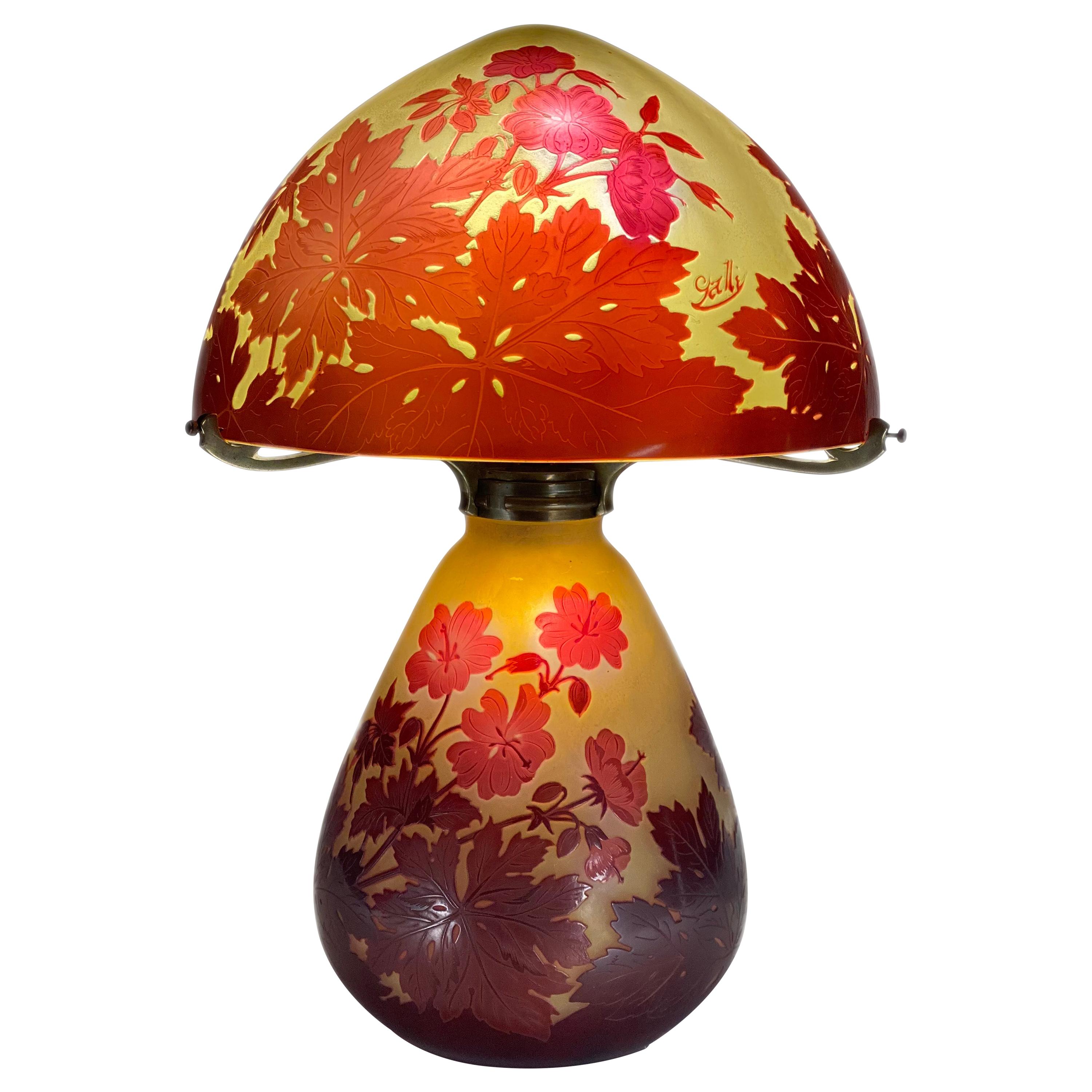 inrichting Geweldig Toestemming Lampe de table à fleurs Art nouveau français du début du XXe siècle par  Emile Galle En vente sur 1stDibs