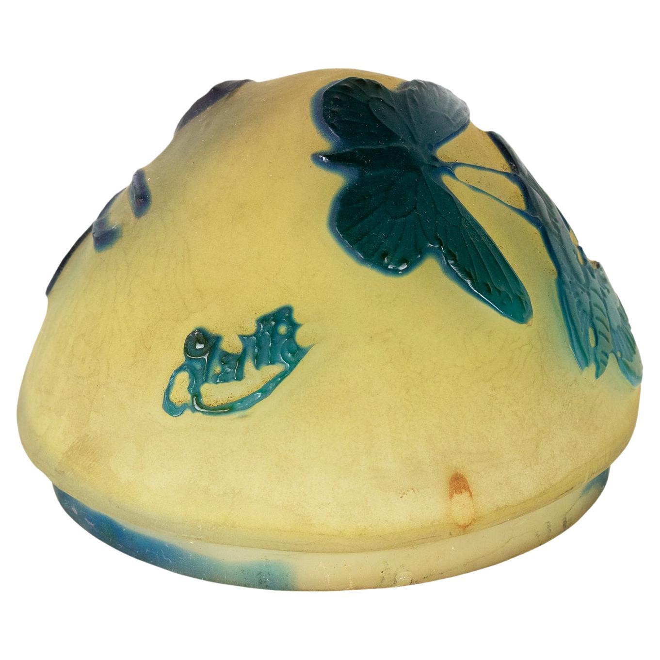 Pantalla de lámpara de cristal de seta Gallé con mariposa, Art Nouveau, 1904 en venta