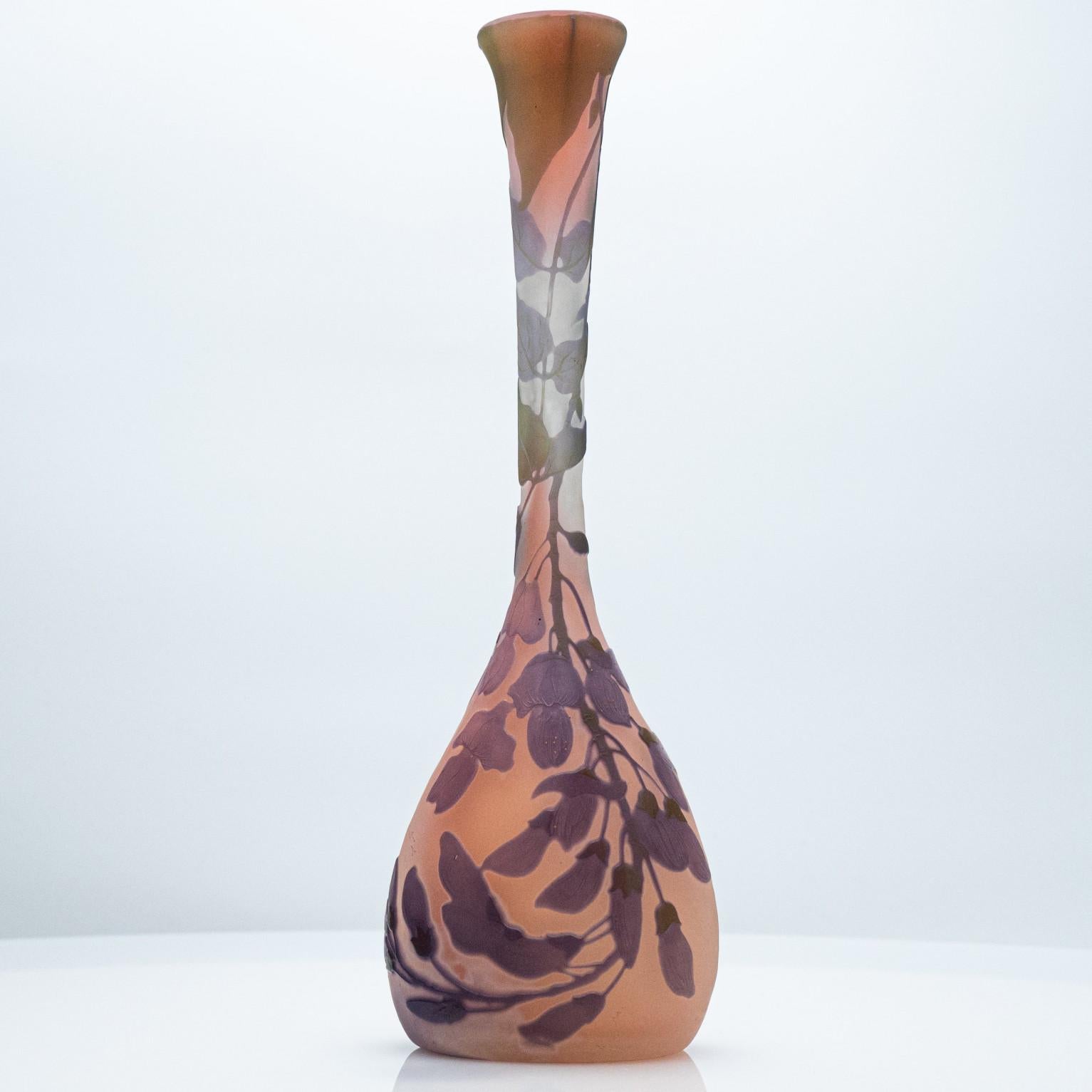 Gallé Signed, Acid Etched Overlay Vase, France, 1905 im Zustand „Gut“ im Angebot in Rijssen, NL