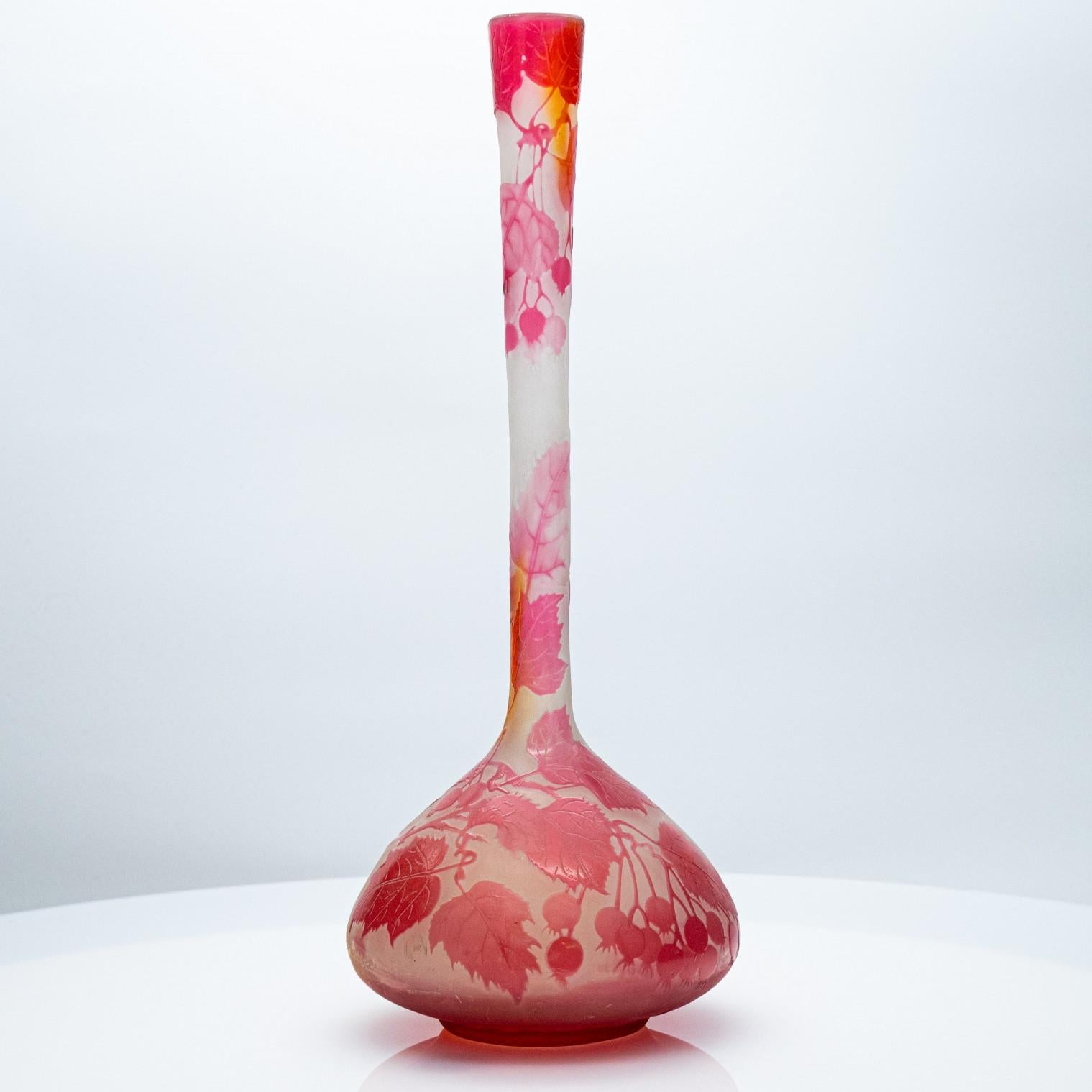 Fine XIX secolo Gallé firmato, grande vaso a forma di banjo inciso all'acido, Francia, 1890 in vendita