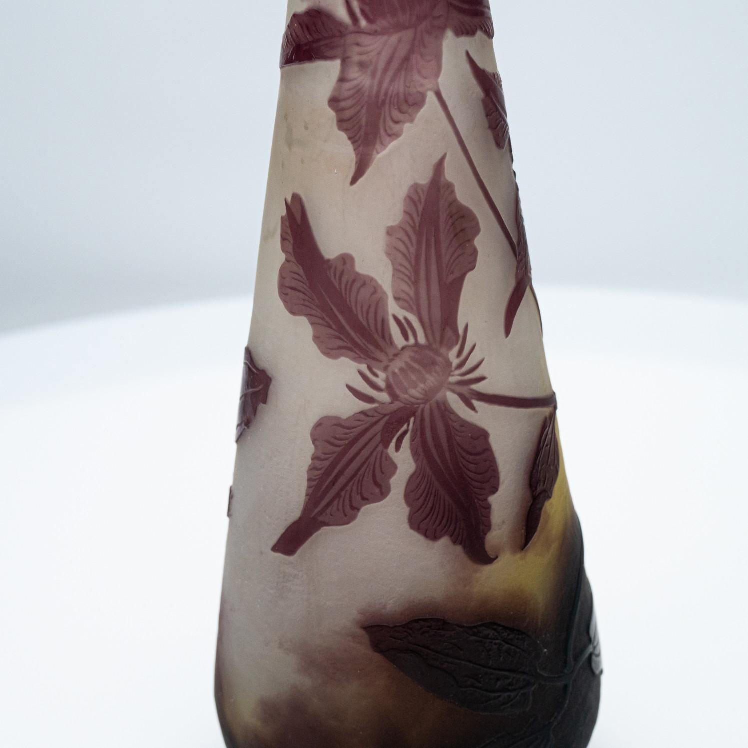 Gallé Signiert, Große Lilienvase mit Säureätzung, Frankreich, 1905 (Kopie) (Glas) im Angebot