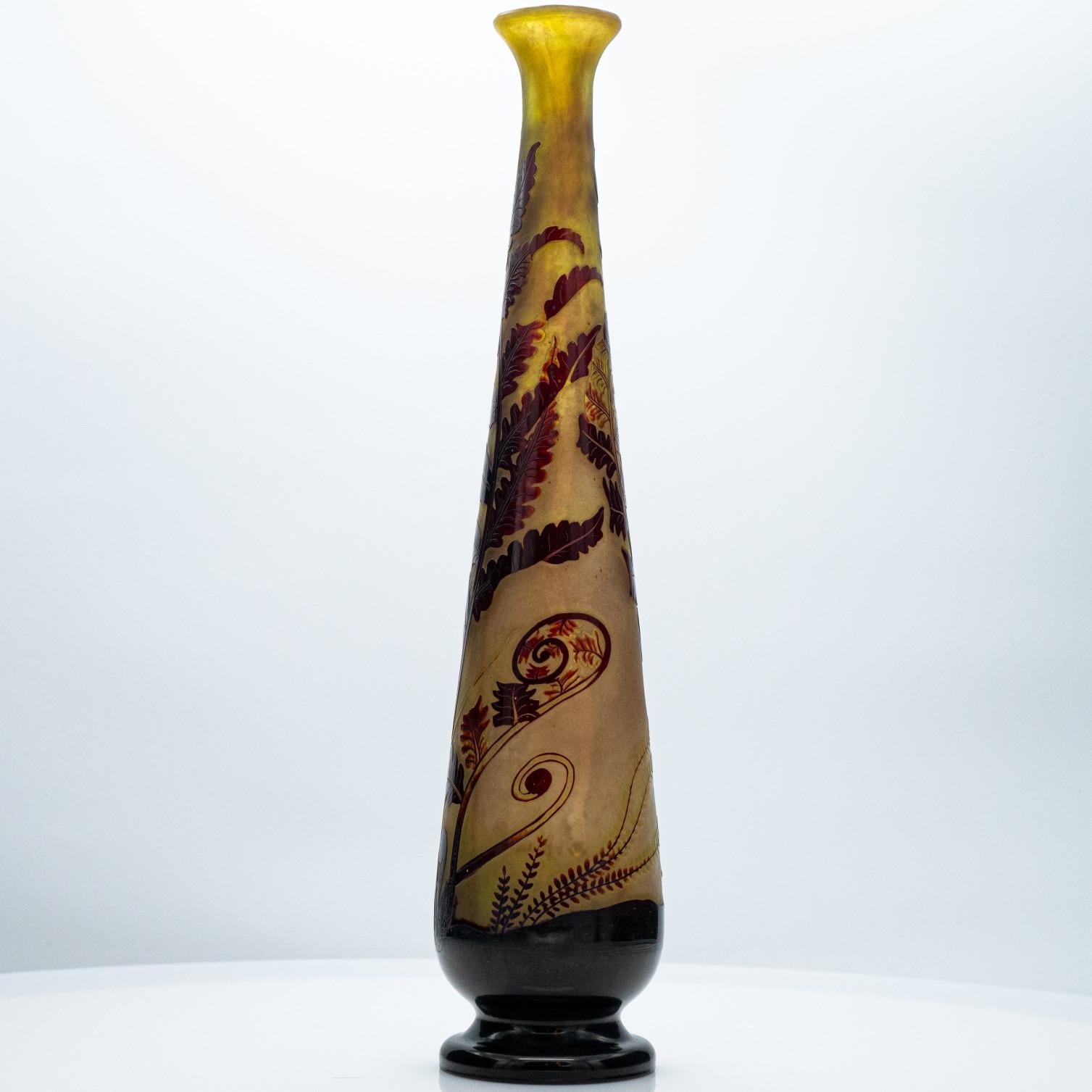 Altro Gallé firmato, grande vaso a sovrapposizione inciso all'acido, Francia, 1905 in vendita