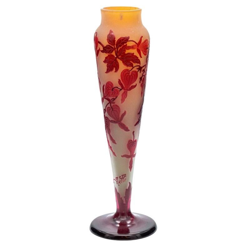 Gallé Firmato, Grande Vaso a sovrapposizione inciso all'acido con piede, Francia, 1890