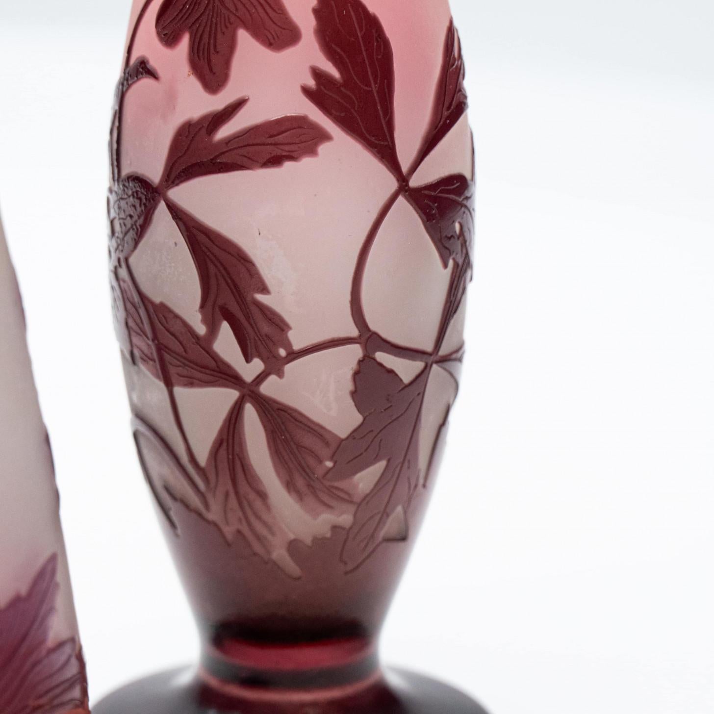 Gallé Signé, Ensemble de Vases Camée à Double Recouvrement Gravé à l'Acide, 1920 en vente 2