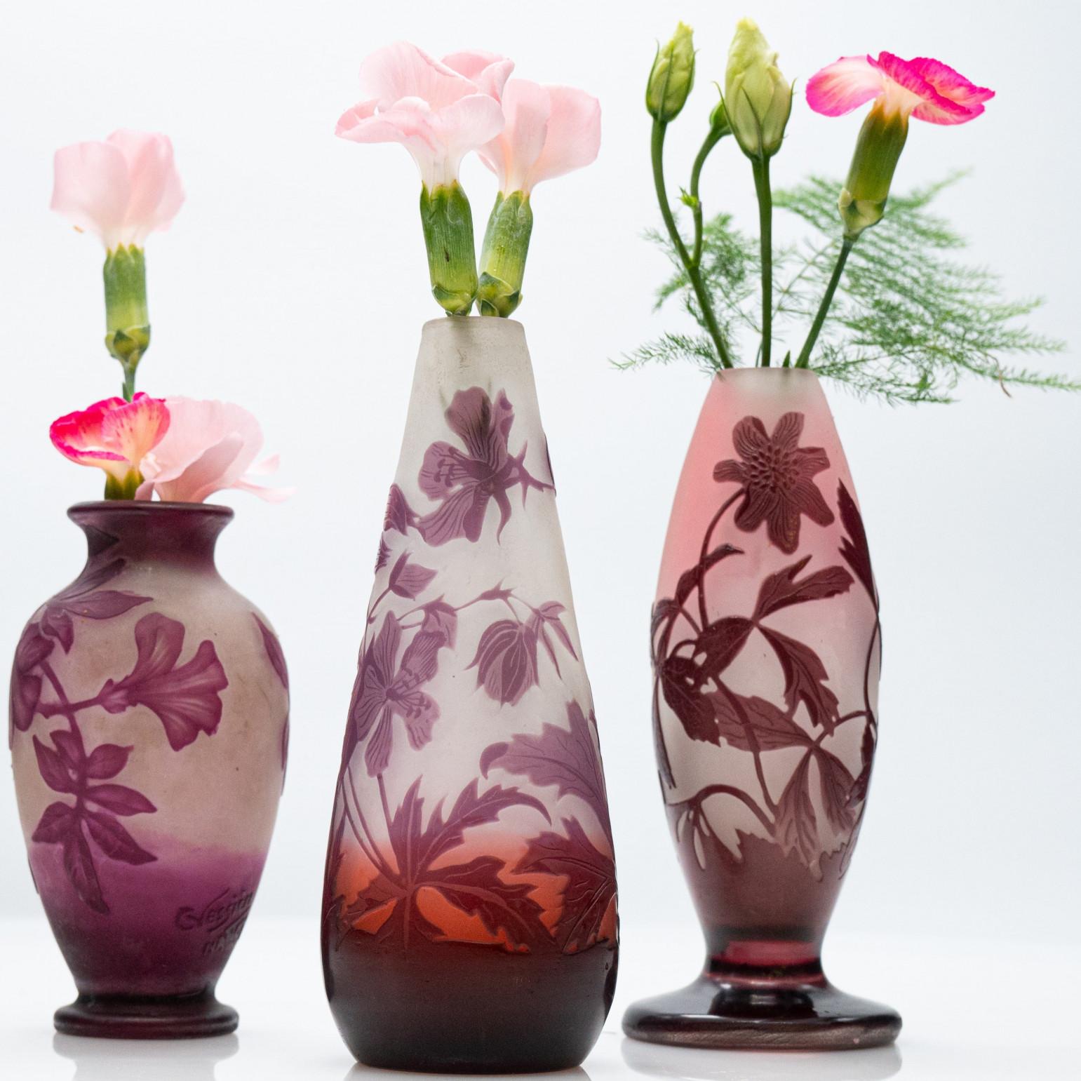 Art nouveau Gallé Signé, Ensemble de Vases Camée à Double Recouvrement Gravé à l'Acide, 1920 en vente