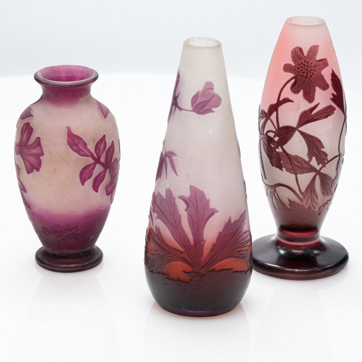Verre Gallé Signé, Ensemble de Vases Camée à Double Recouvrement Gravé à l'Acide, 1920 en vente