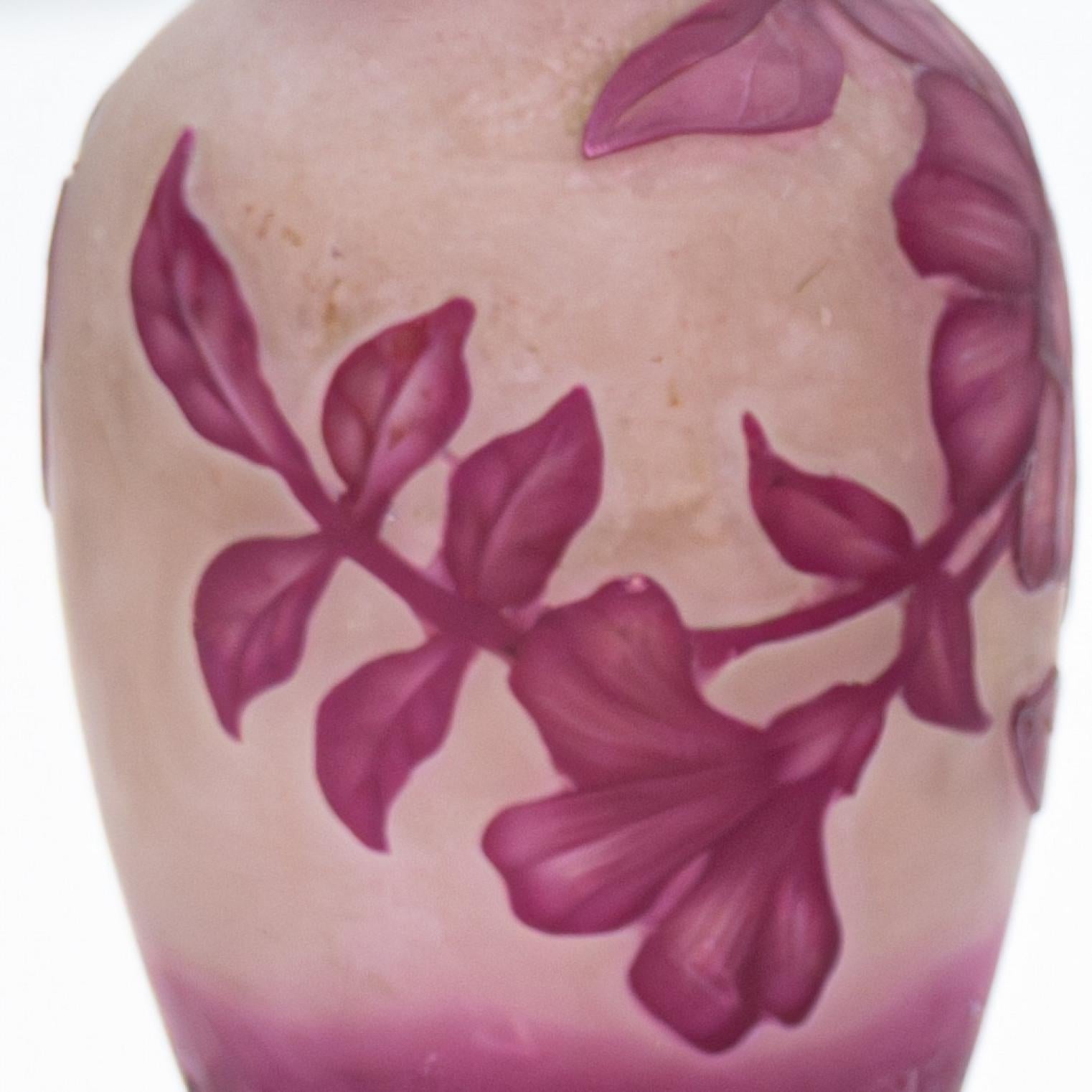 Gallé Signé, Ensemble de Vases Camée à Double Recouvrement Gravé à l'Acide, 1920 en vente 1