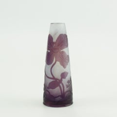 Petit vase en verre camée Galle C1920