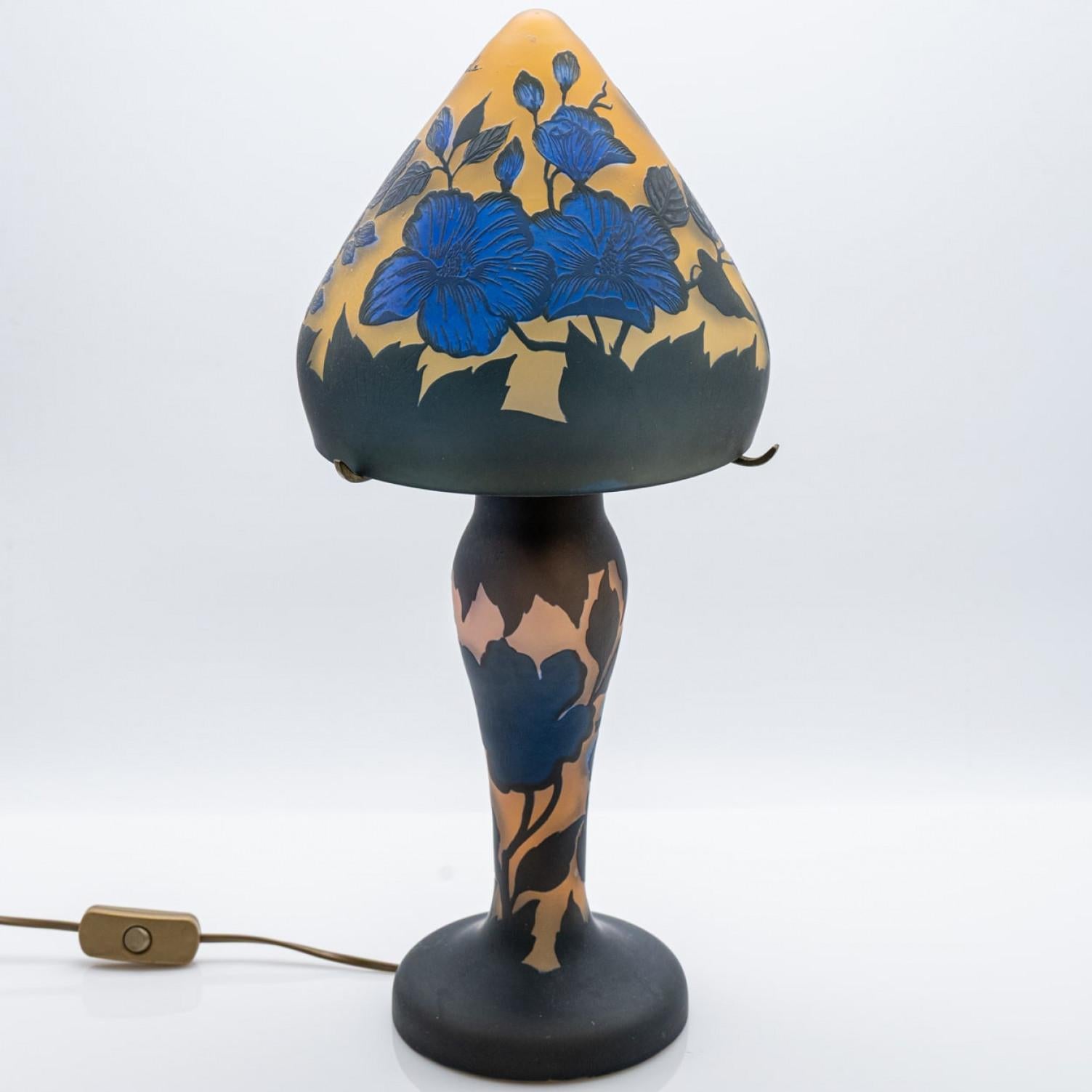 Gallé Stil Tischlampe Pilz Hibiskus Gelb Blau, Frankreich im Angebot 2
