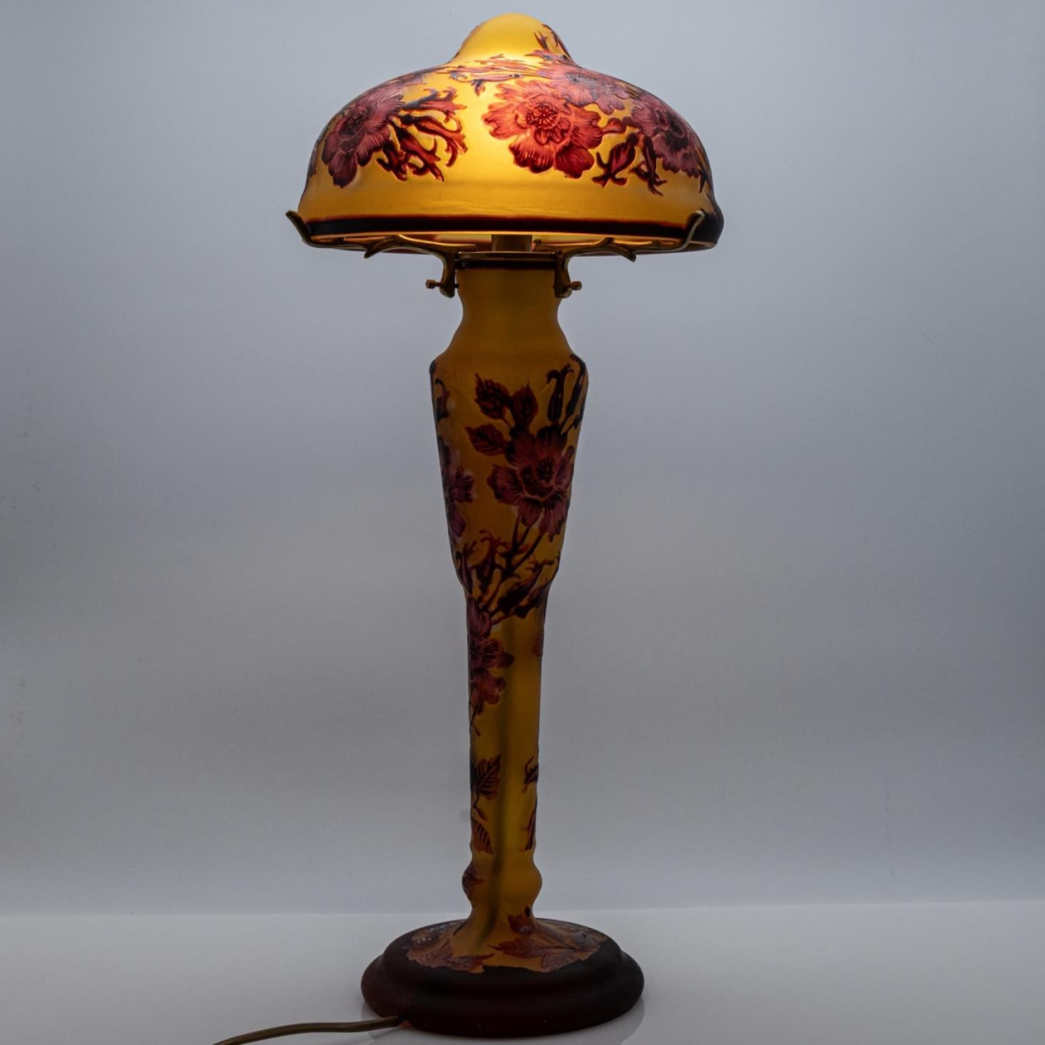Verre Lampe de table style Gallé Champignon Jaune Rouge Fleurs, France en vente