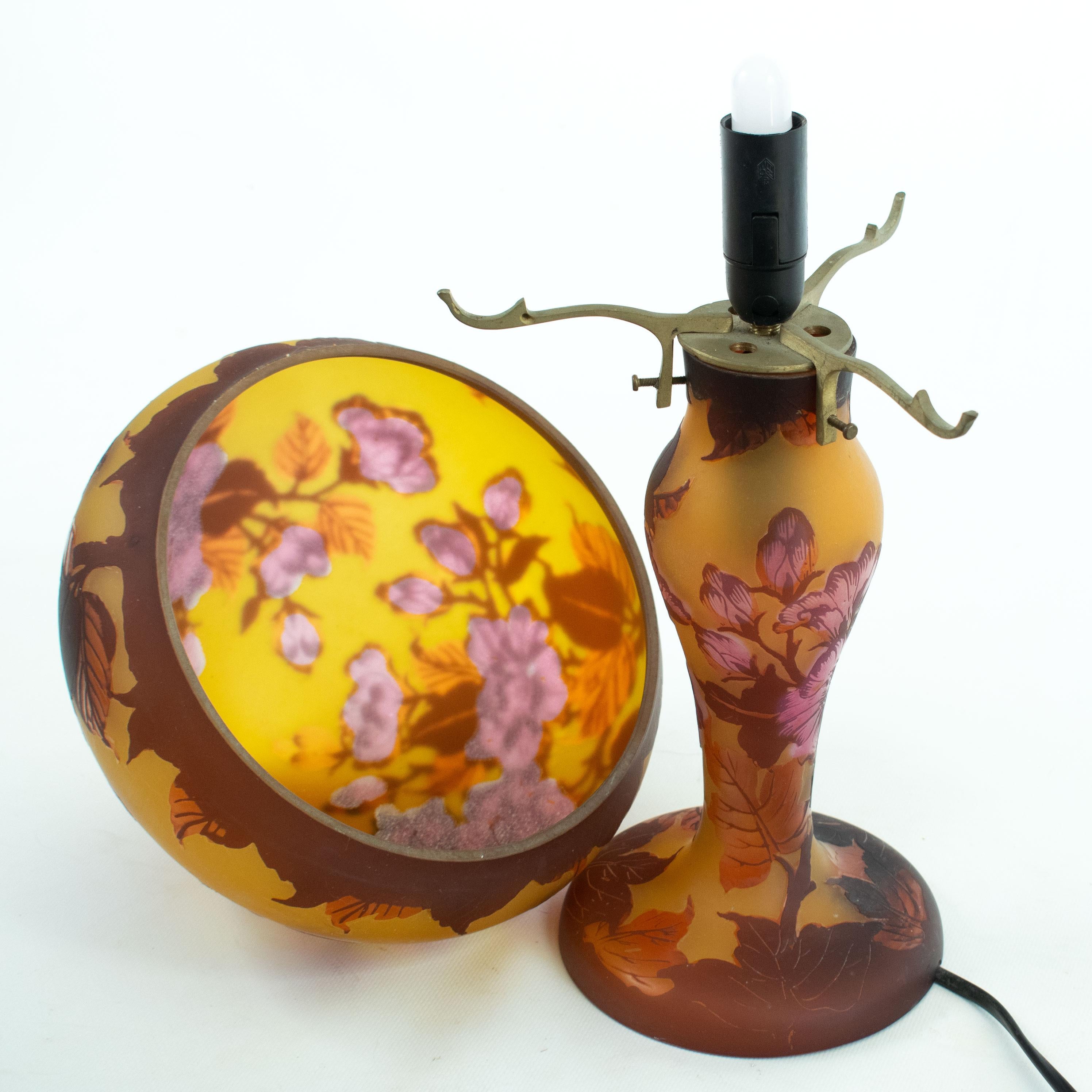 Gallè Tip - Art Nouveau Mushroom Lamp in multilayer glass In Good Condition In TEYJAT, FR