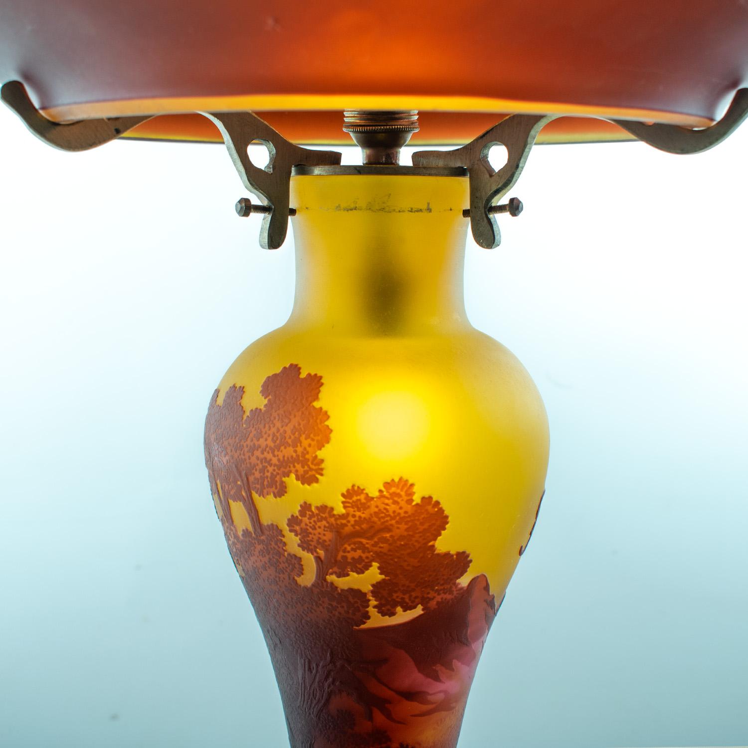 Français Gallè Tip - Grande lampe champignon Art Nouveau en verre multicouche en vente