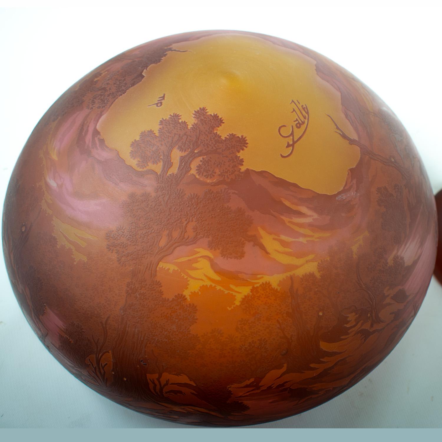 Gallè Tip - Grande lampe champignon Art Nouveau en verre multicouche Bon état - En vente à TEYJAT, FR
