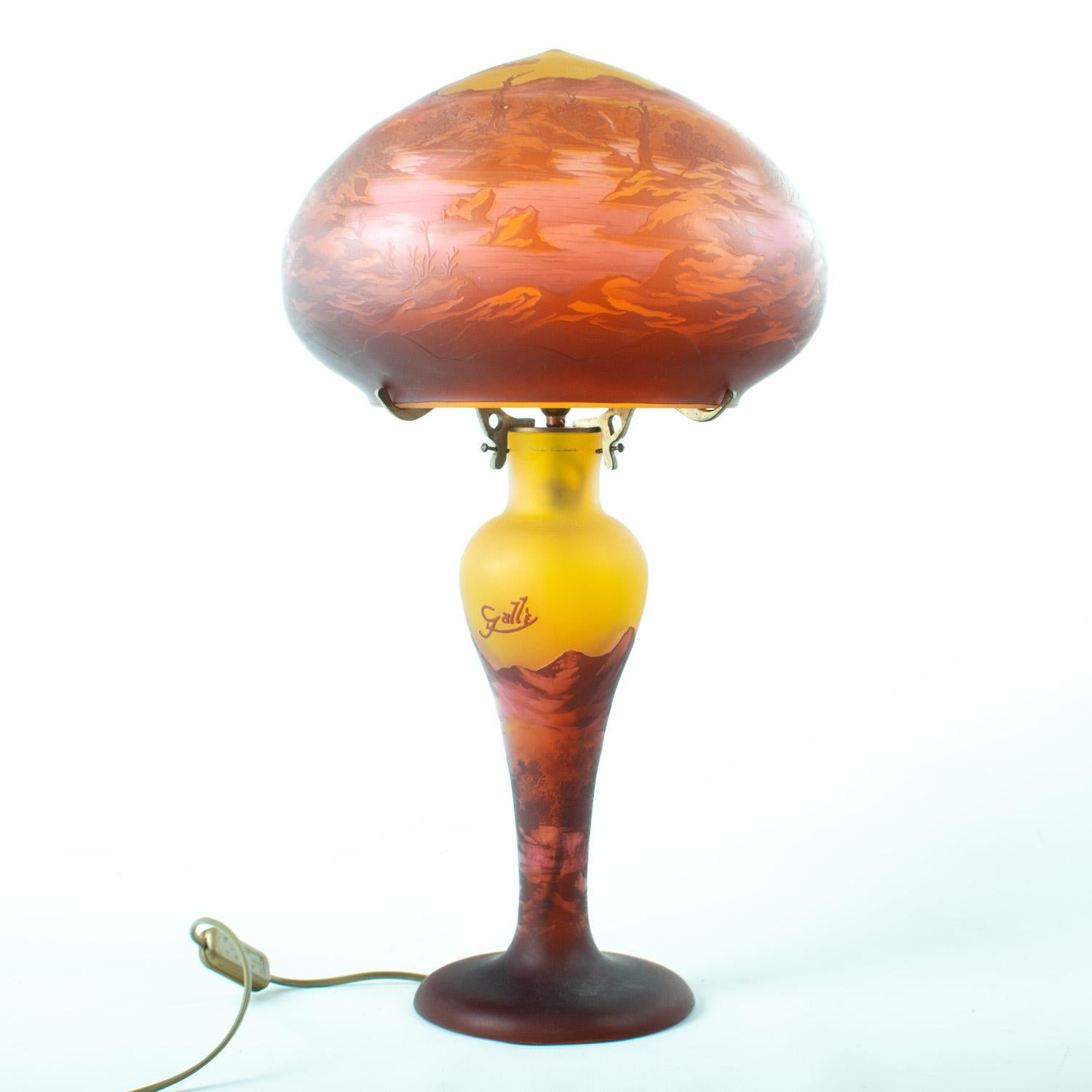 Gallè Tip - Beeindruckende große ART NOUVEAU MUSHROOM LAMPE aus mehrschichtigem Glas (Art nouveau) im Angebot