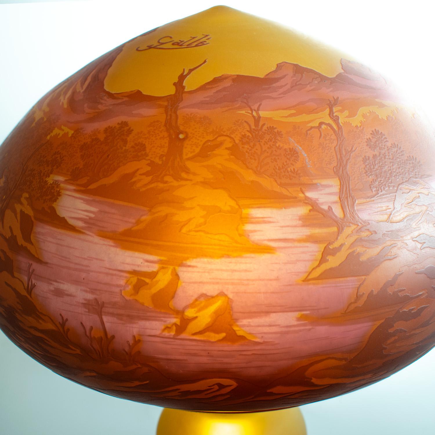 Gallè Tip - Beeindruckende große ART NOUVEAU MUSHROOM LAMPE aus mehrschichtigem Glas im Zustand „Gut“ im Angebot in TEYJAT, FR