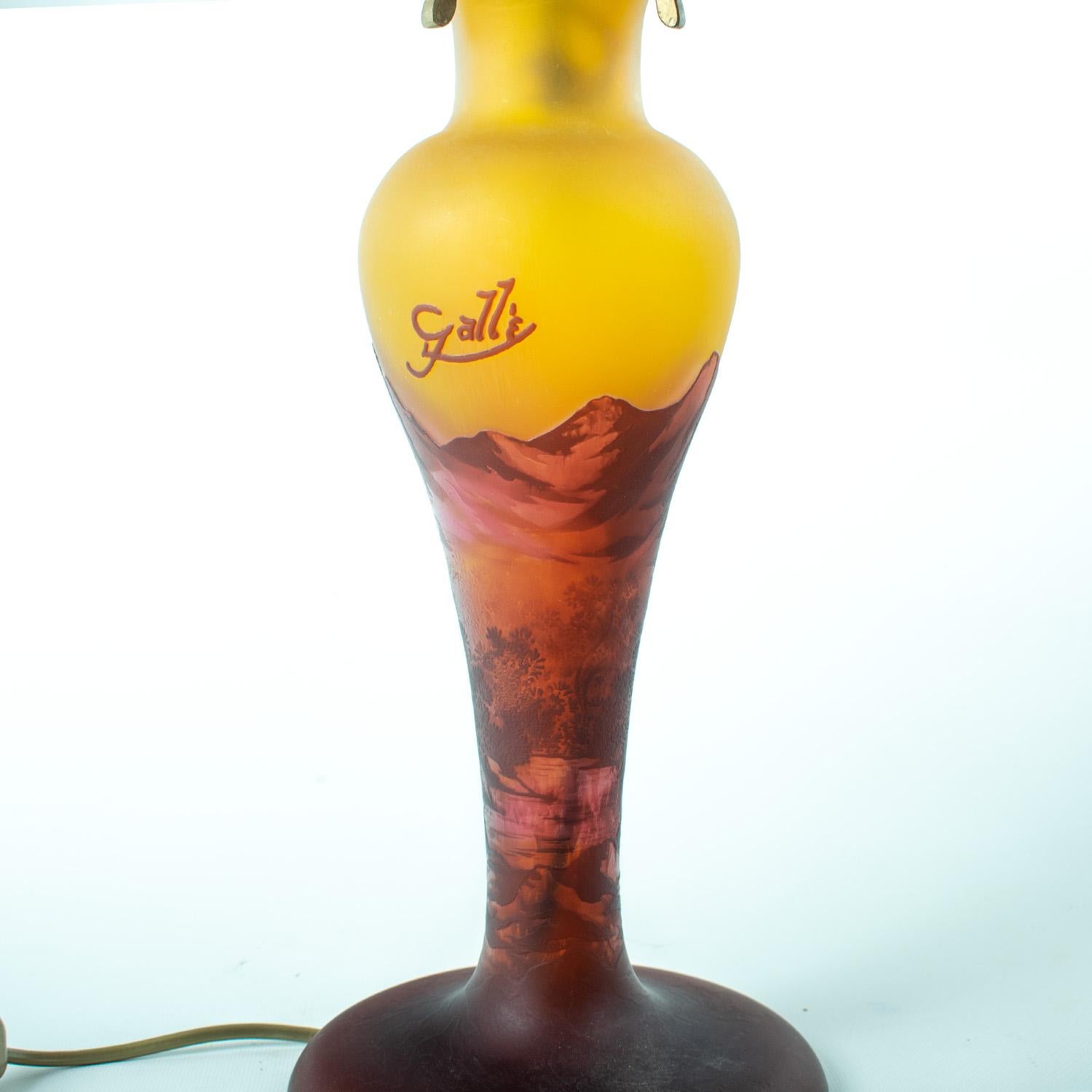 Gallè Tip - Impressive Large ART NOUVEAU MUSHROOM LAMP in multilayer glass In Good Condition For Sale In TEYJAT, FR