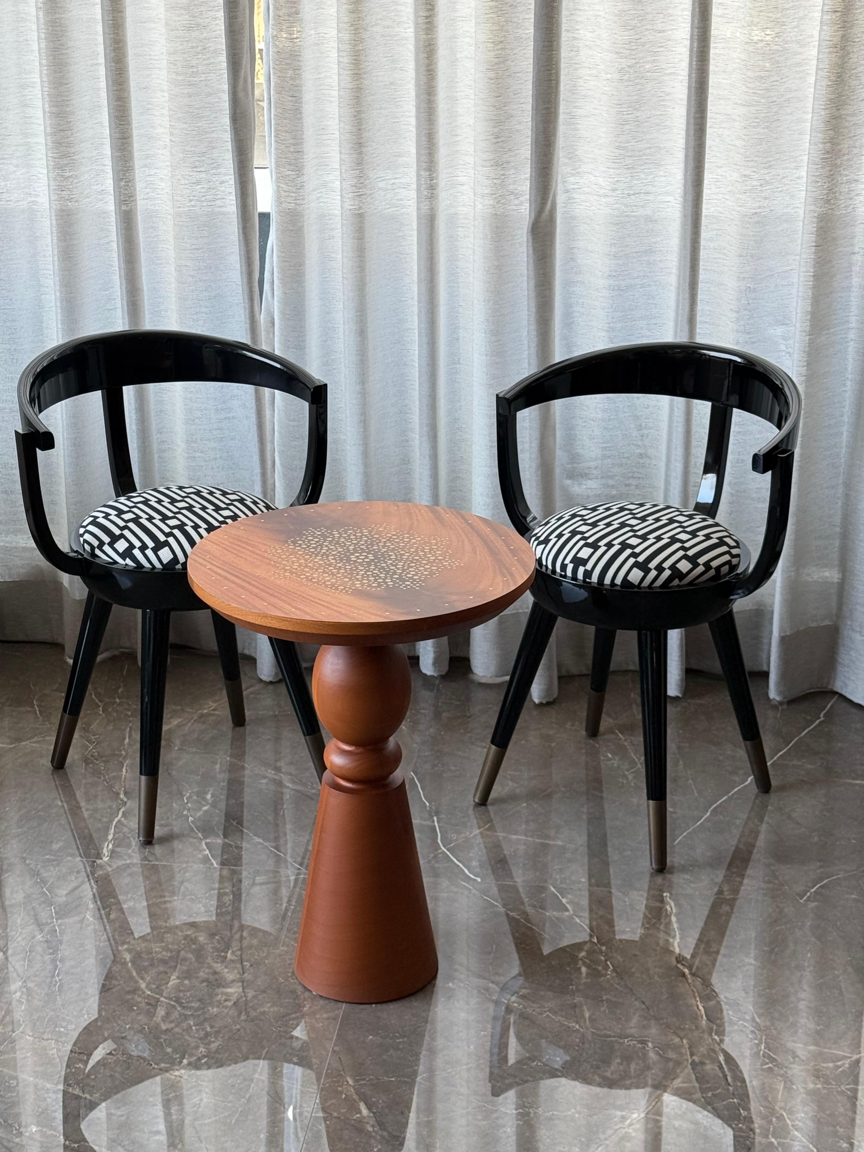Galleon Black and White Chair with Padded Seat with Brushed Brass Tips In New Condition For Sale In Lentate sul Seveso, Monza e Brianza