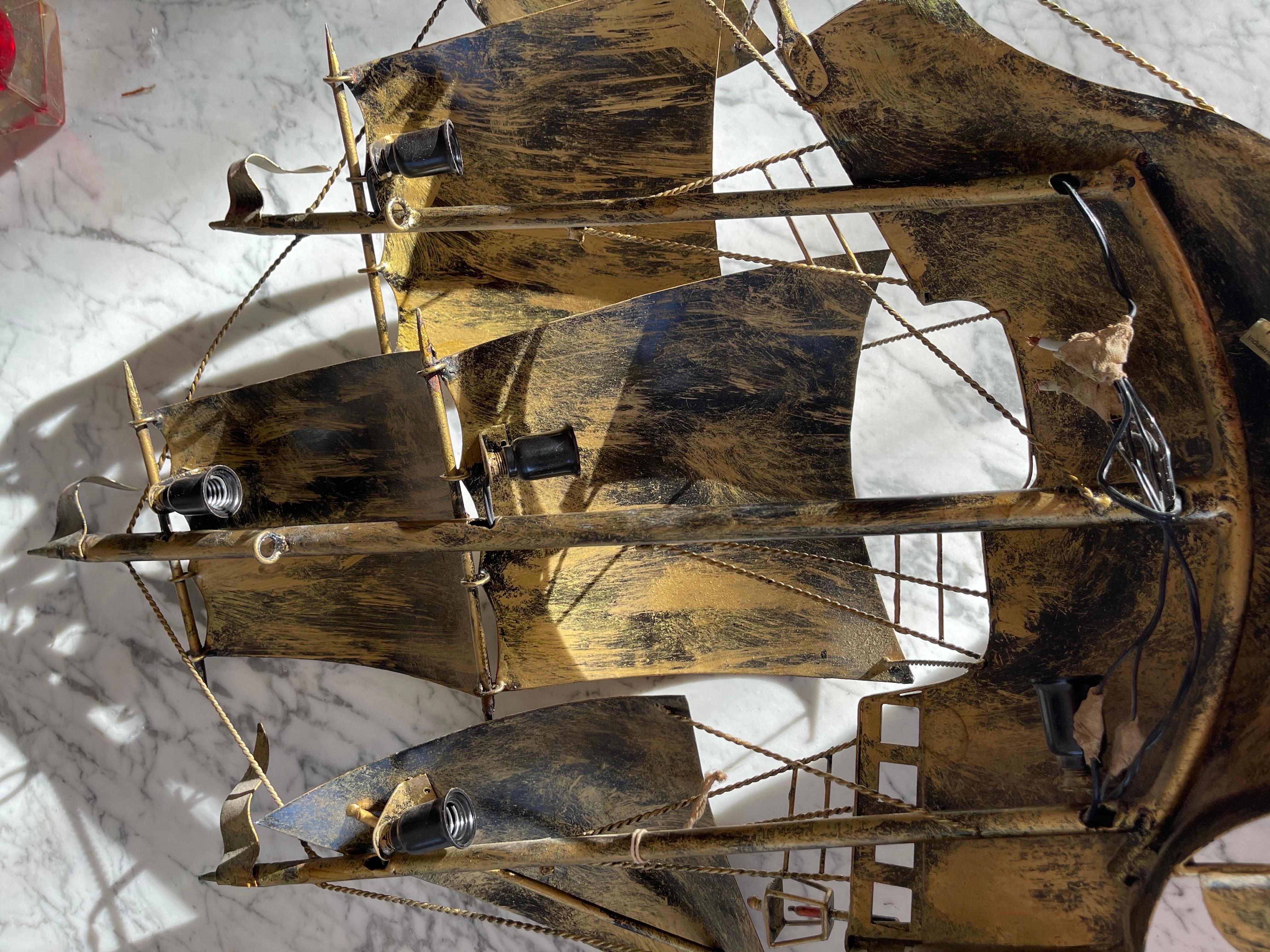 Galleon-Boot-Wandleuchtenpaar aus vergoldetem Gold, 1950er Jahre im Angebot 2