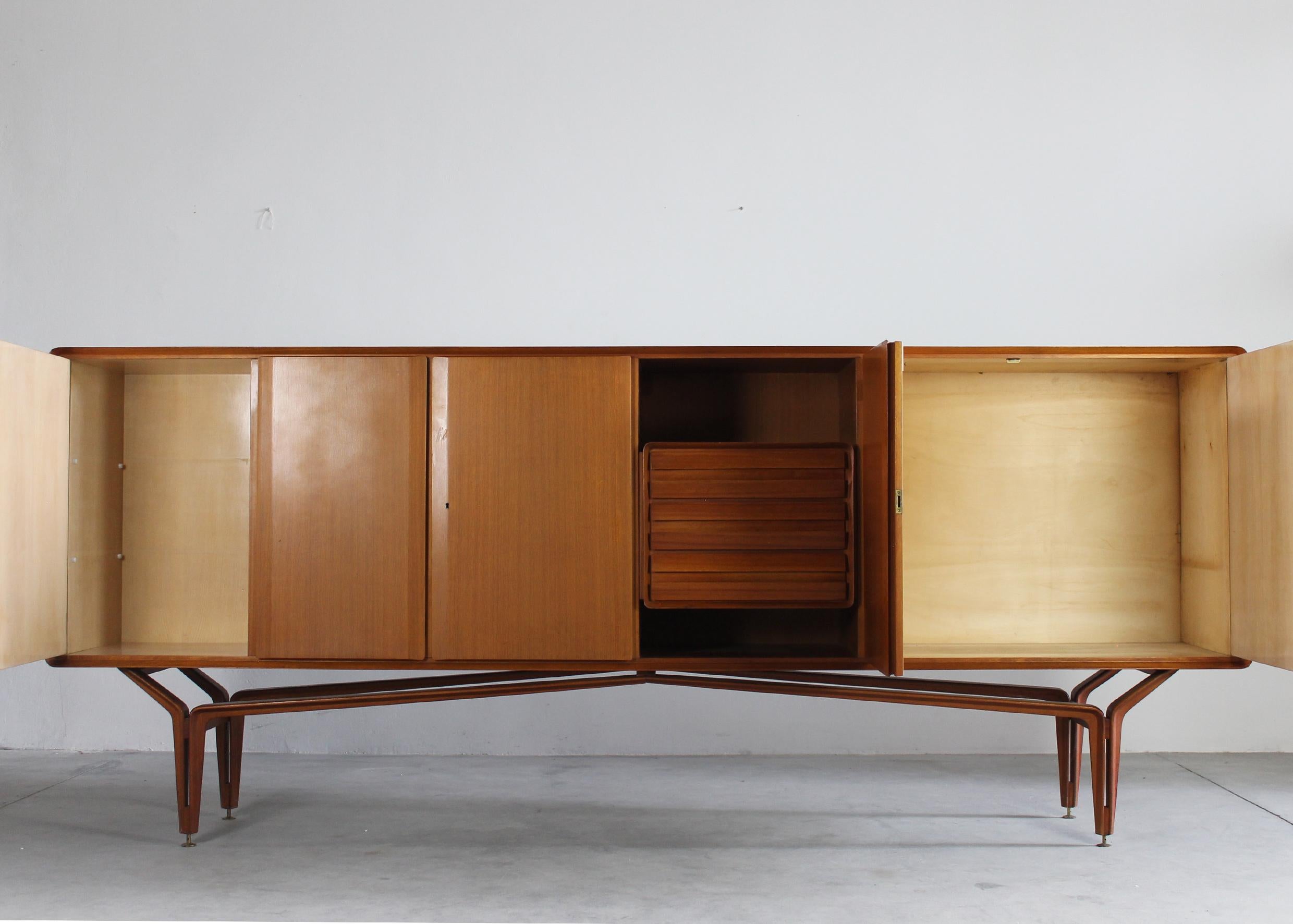 Mid-Century Modern Galleria Mobili d'Arte Cantù Sideboard in Wood with Doors and Drawers 1950s  For Sale