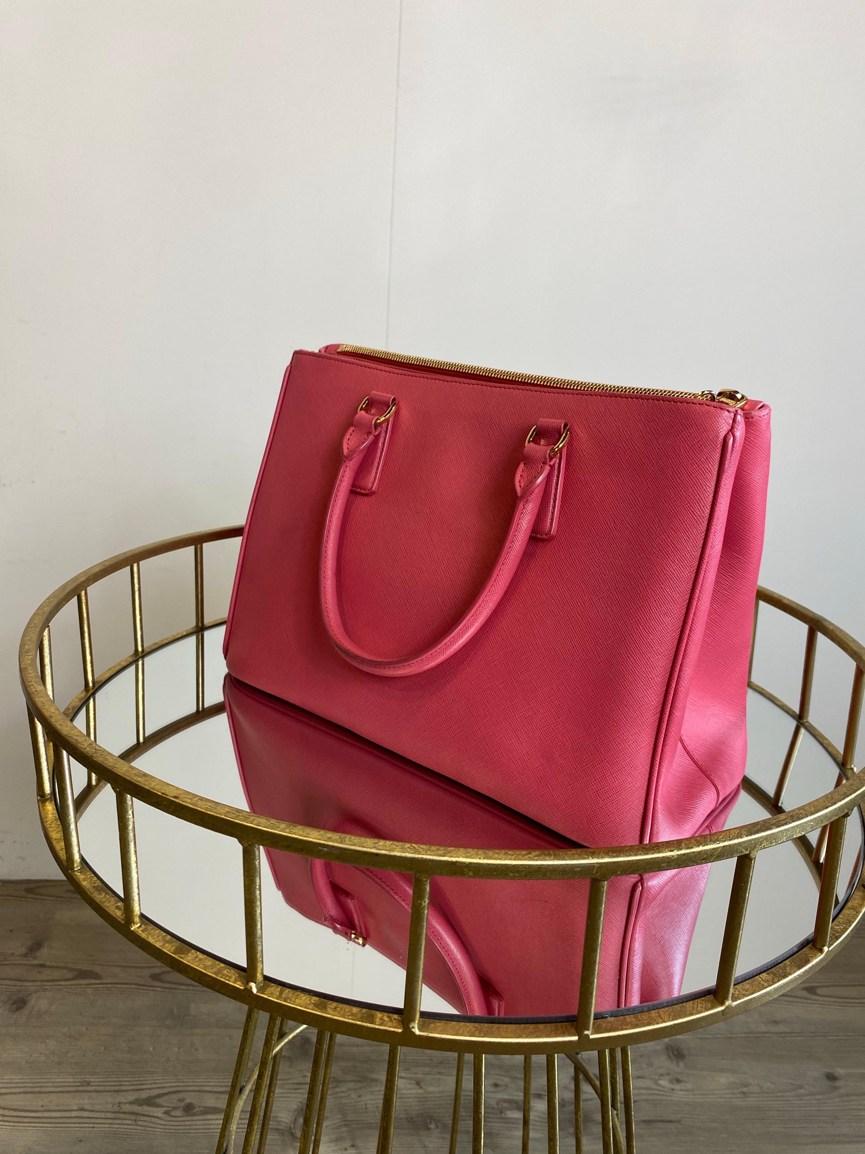 Sac Prada Fucsia Excellent état - En vente à Carnate, IT