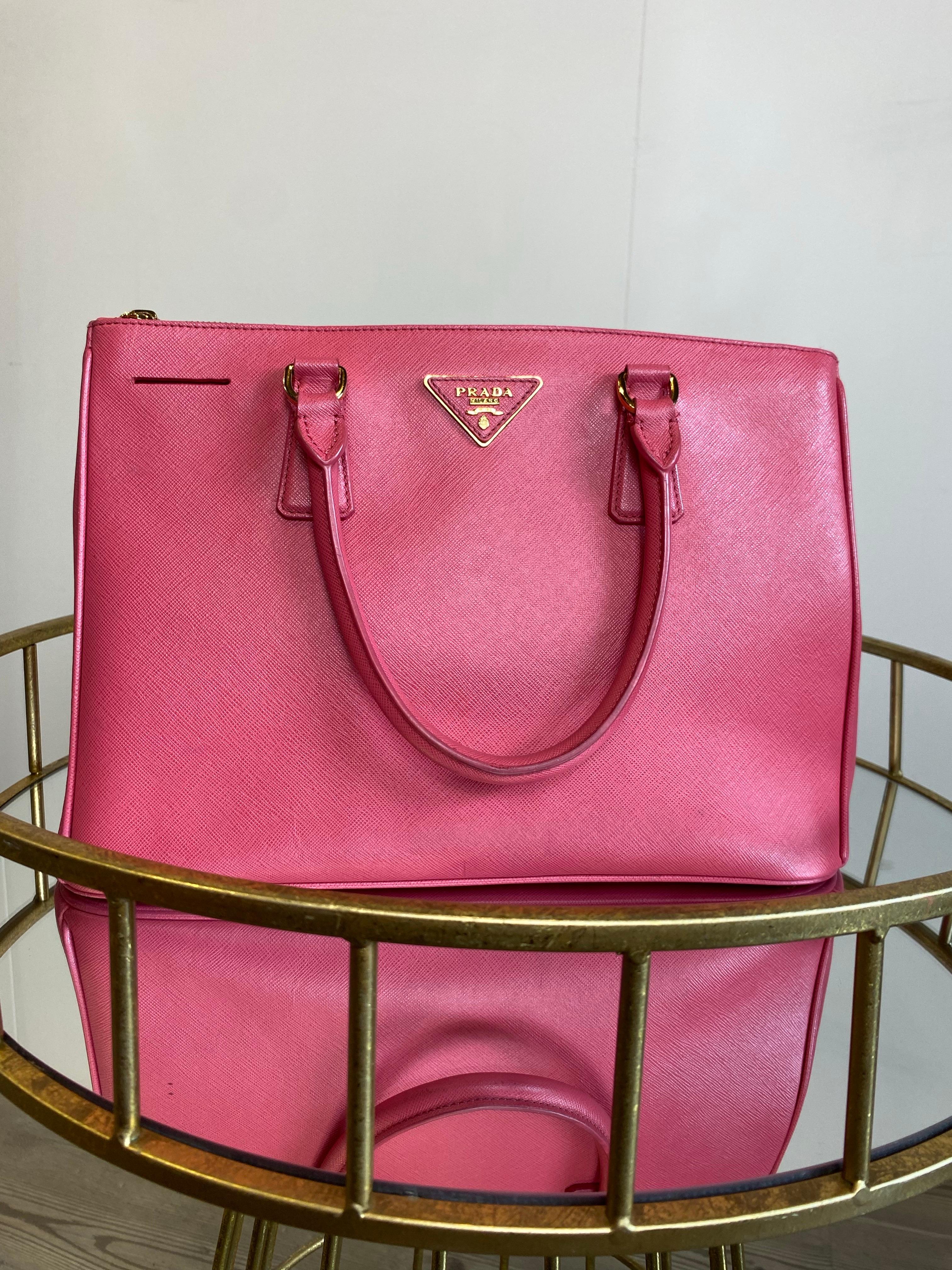 Sac Prada Fucsia Unisexe en vente