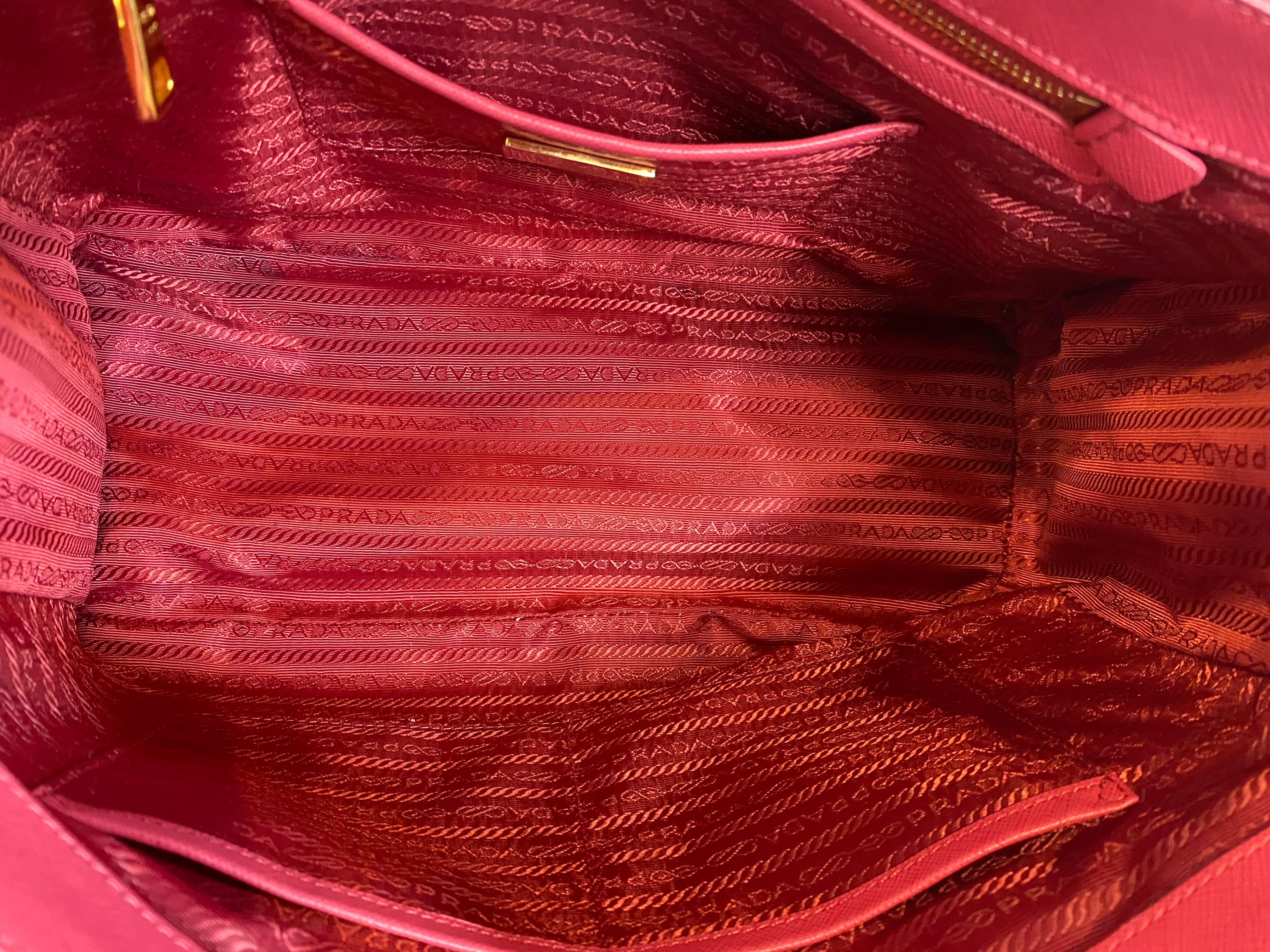 Sac Prada Fucsia en vente 2
