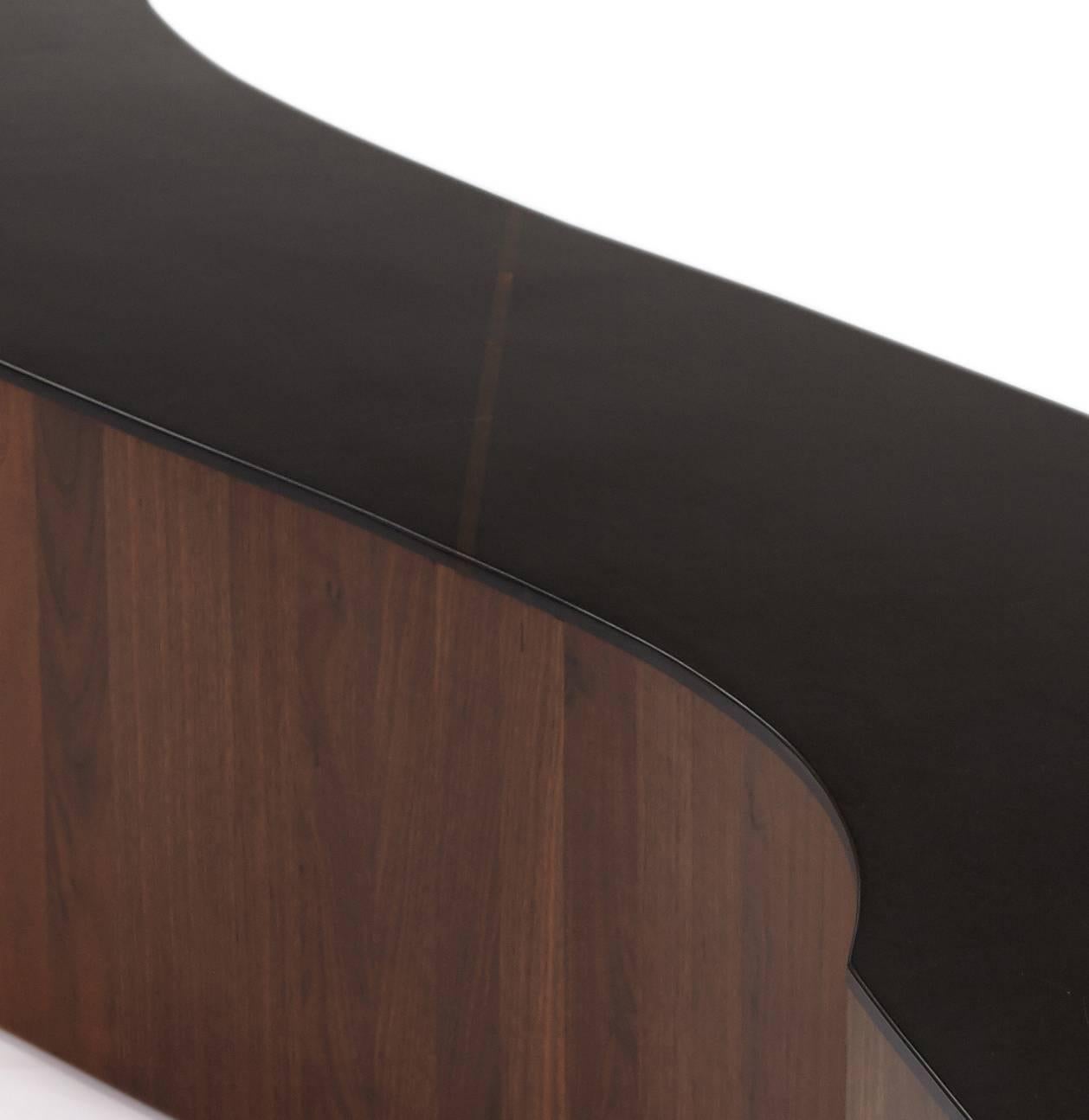 Banco Gallery en nogal o roble con encimera de corian. a medida por Jonathan Field Laminado en venta