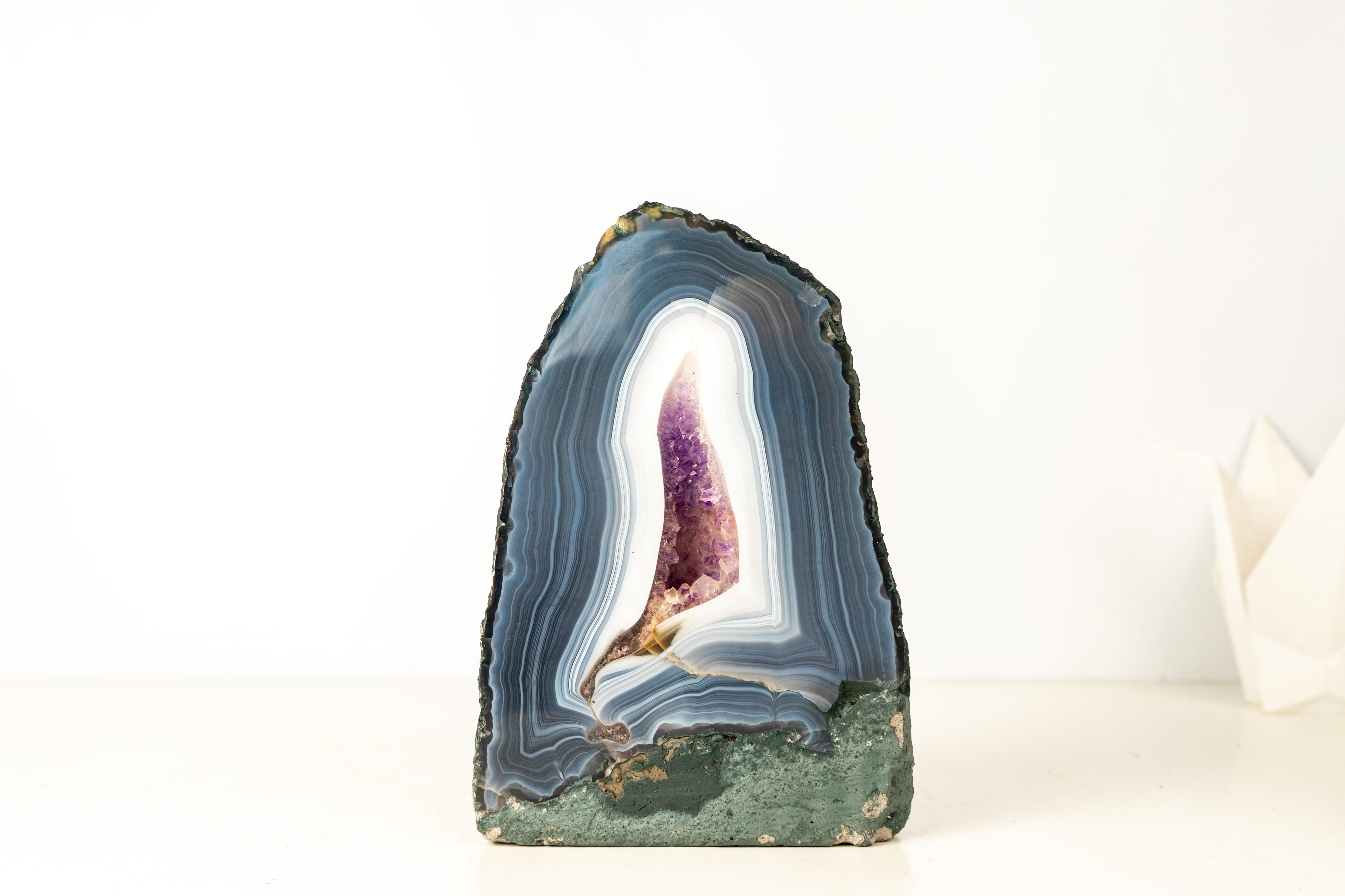 Blau-weißer Spitzenachat-Geode mit Amethyst-Druzy in Galerie-Qualität im Angebot 1