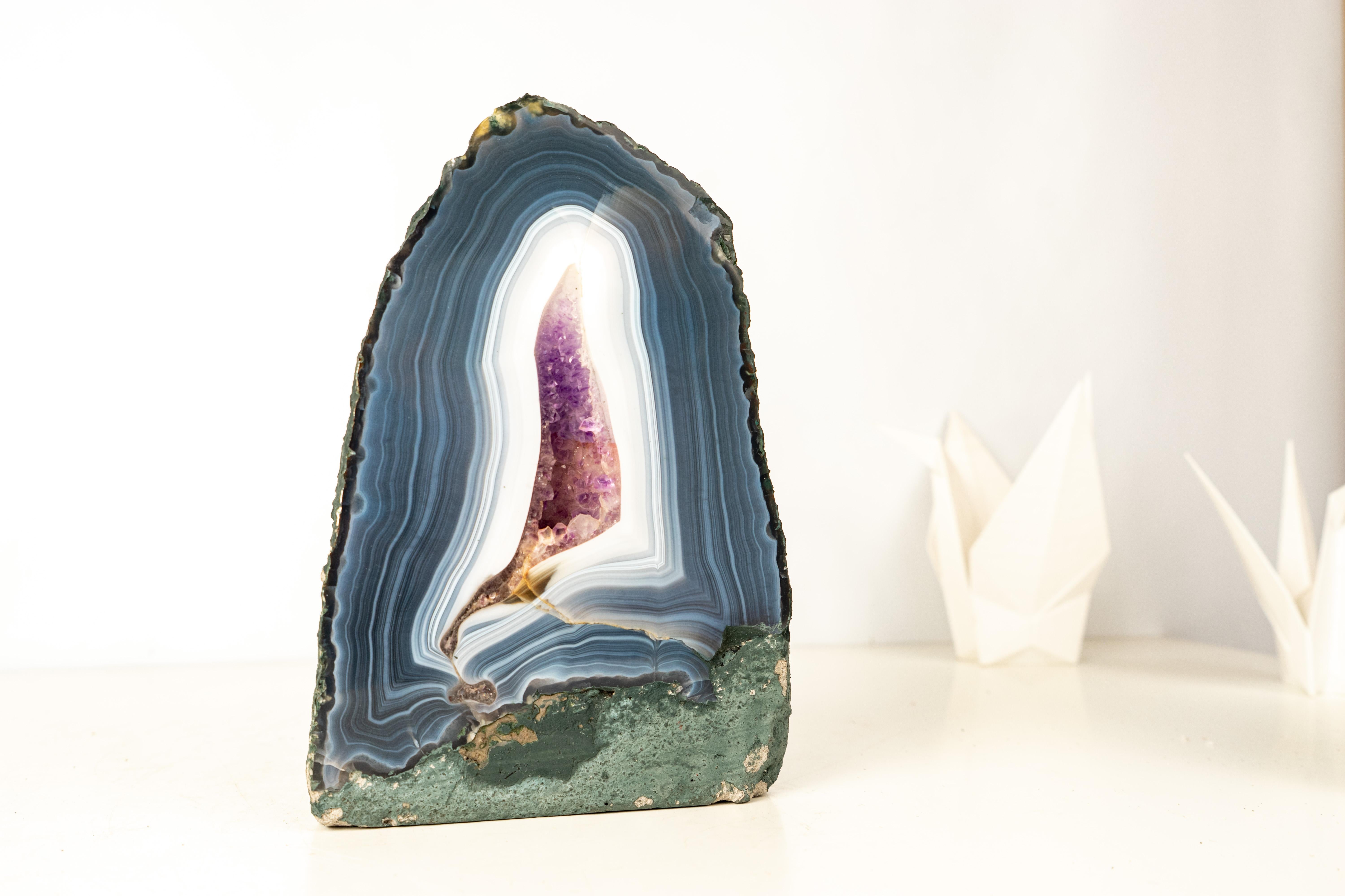 Blau-weißer Spitzenachat-Geode mit Amethyst-Druzy in Galerie-Qualität im Angebot 3