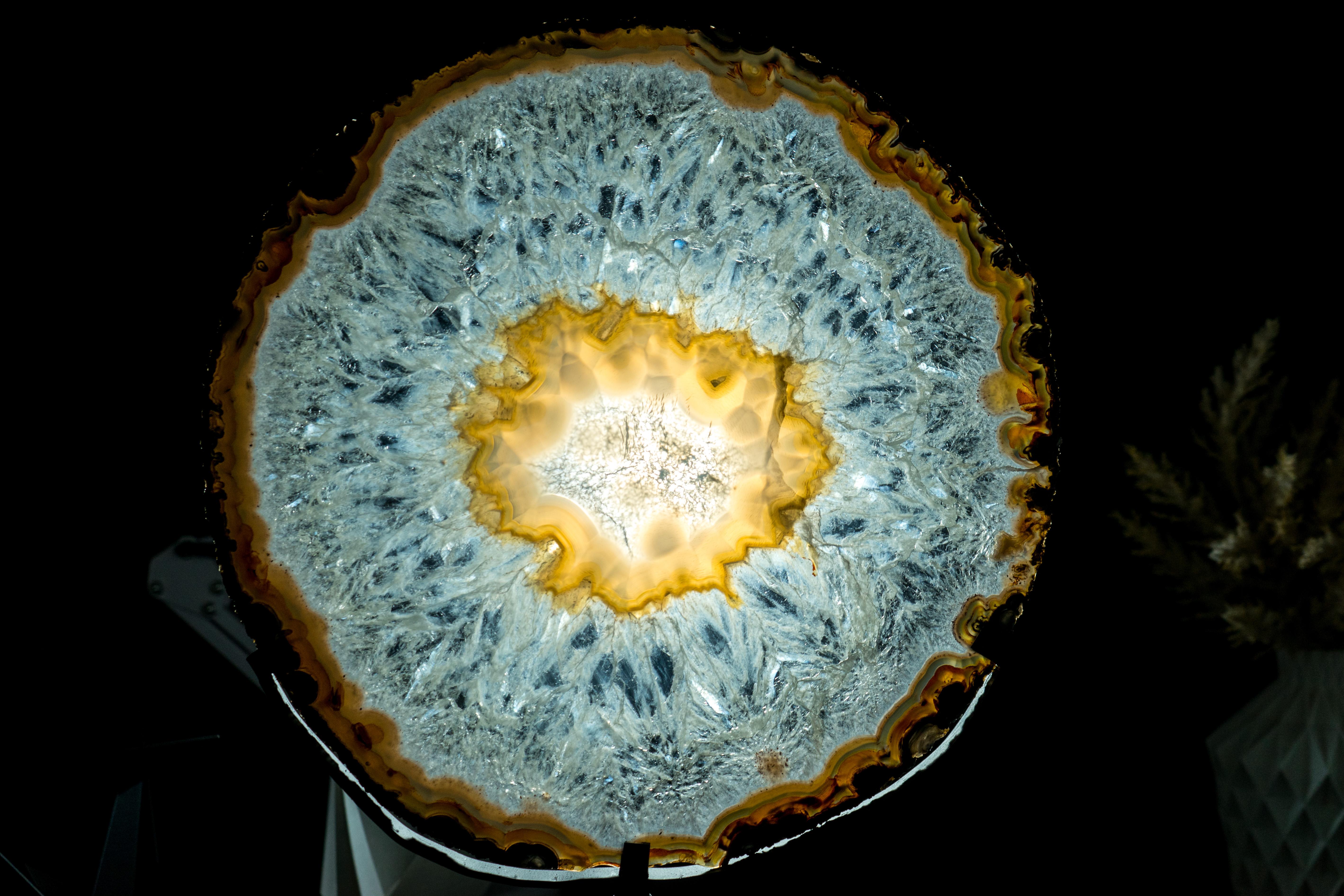Gallery Grade Large Lace Agate Slice, with Ice-Like Crystal and Colorful Agate In New Condition In Ametista Do Sul, BR