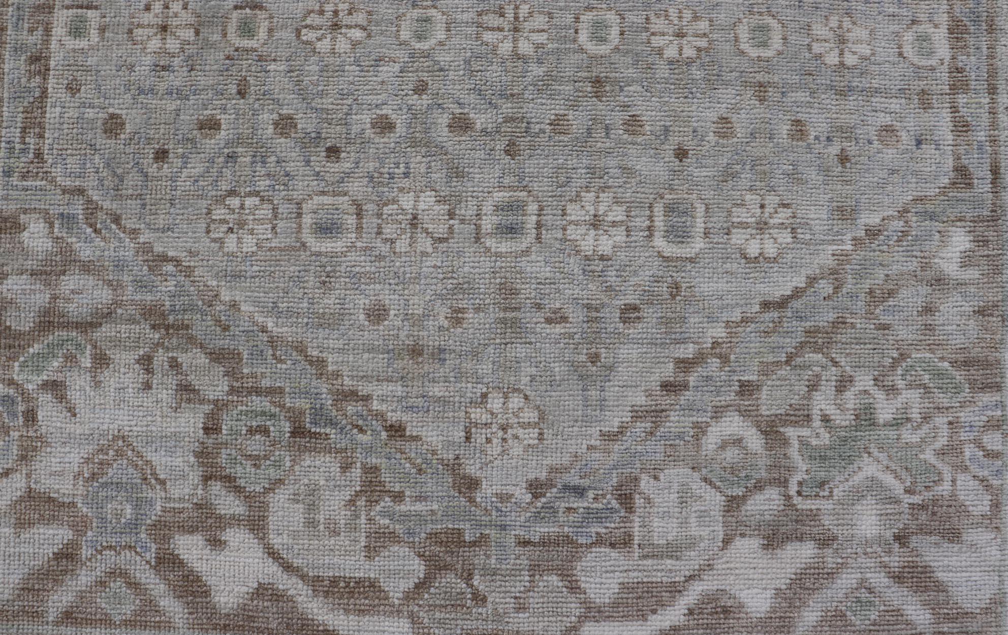 Traves de Mesa con Verde Suave, Marfil, L. Azul, Marrón, Topo  5'4 x 15' en venta 5