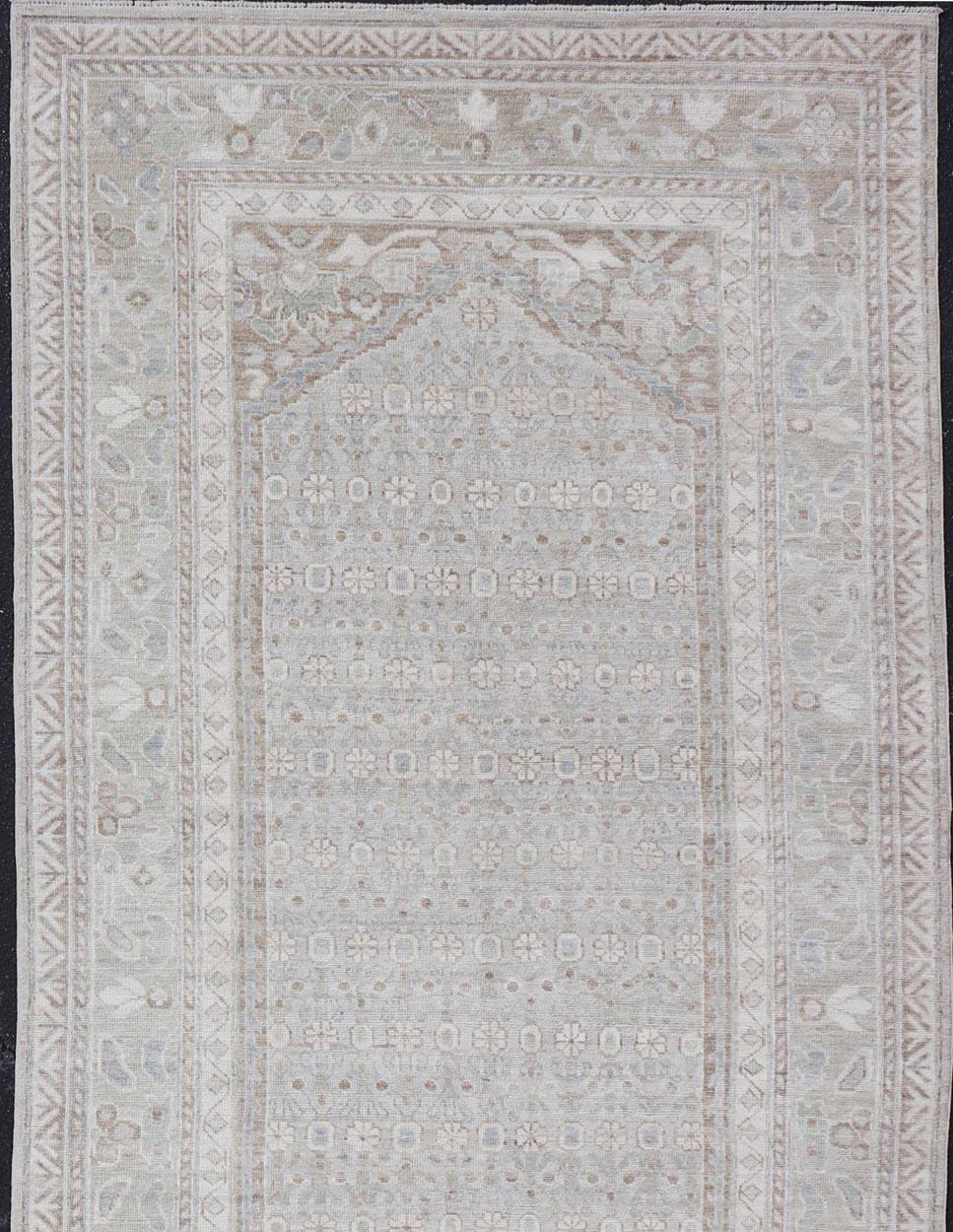 Traves de Mesa con Verde Suave, Marfil, L. Azul, Marrón, Topo  5'4 x 15' en Nuevo estado para la venta en Atlanta, GA