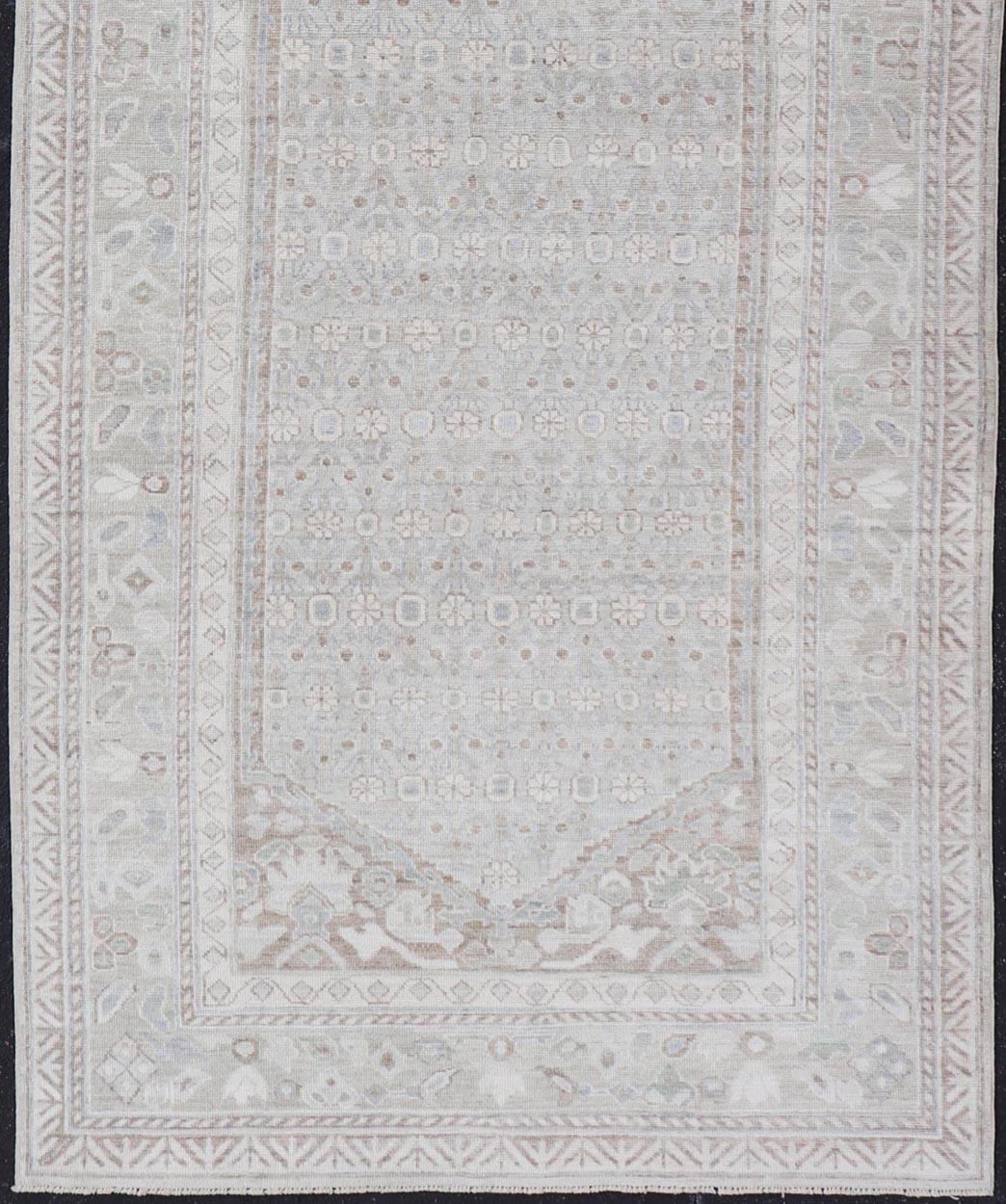 Traves de Mesa con Verde Suave, Marfil, L. Azul, Marrón, Topo  5'4 x 15' Lana en venta