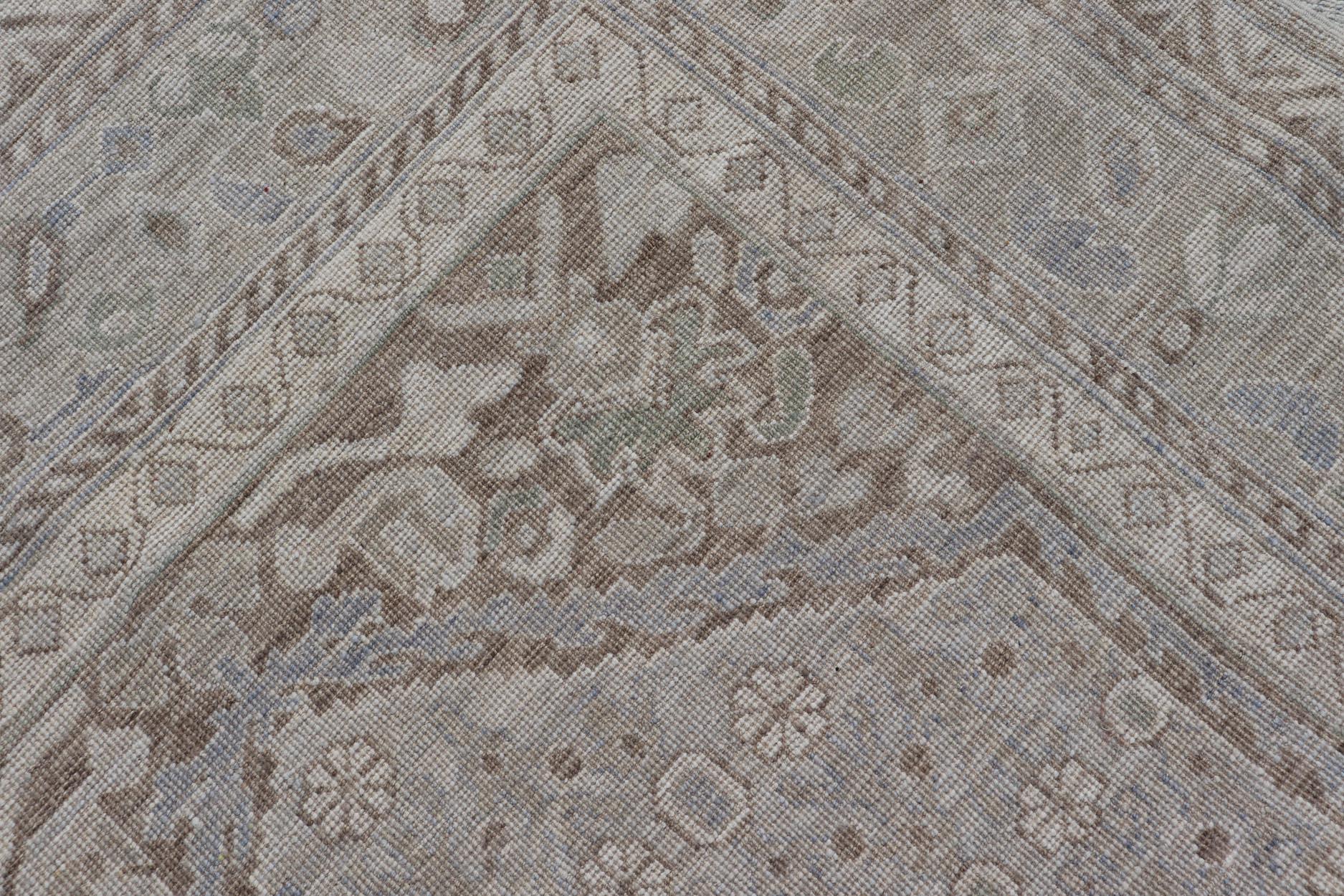 Traves de Mesa con Verde Suave, Marfil, L. Azul, Marrón, Topo  5'4 x 15' en venta 1