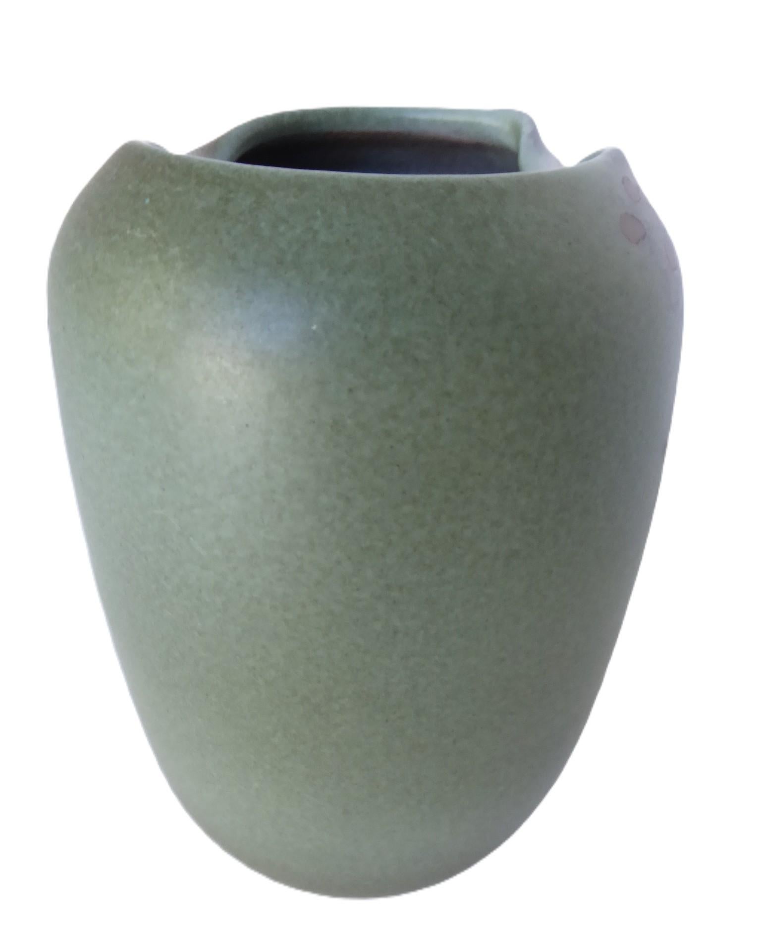 Vase en céramique moderne à bord pincé Serra, Josep Serra, Espagne, 1970 Bon état à Miami, FL