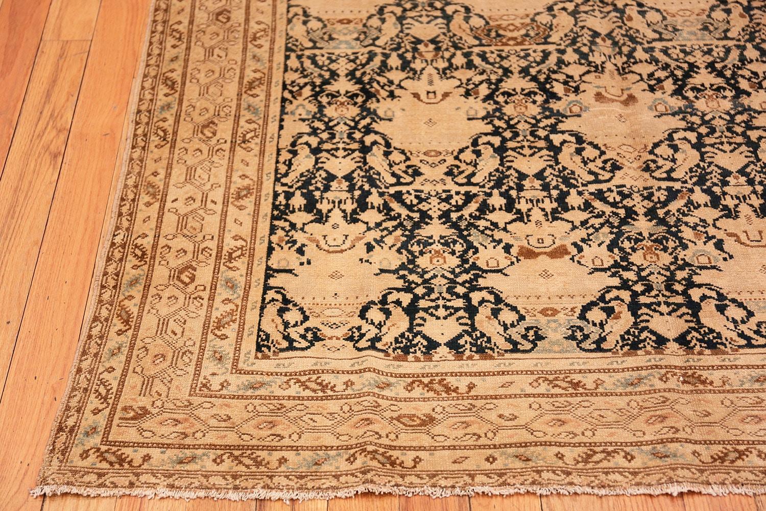 Gallery Size Antique Tribal Persian Malayer Rug. Size: 5 ft x 9 ft 9 in In Excellent Condition In New York, NY